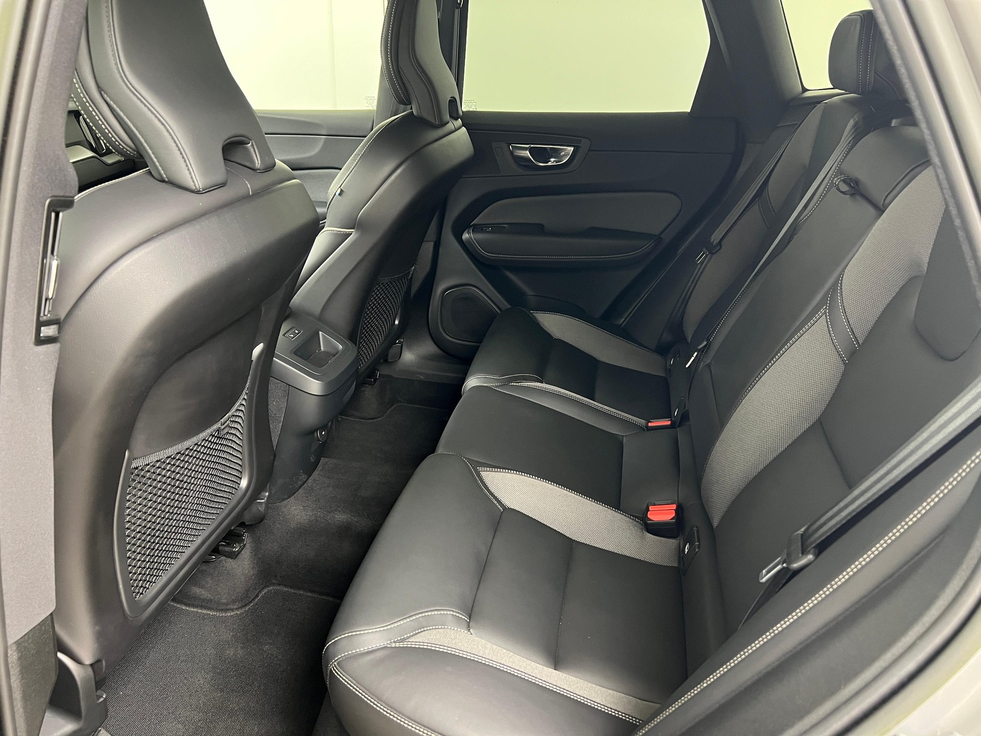 VOLVO XC60 2.0 B6 MH Plus Dark AWD-image-21