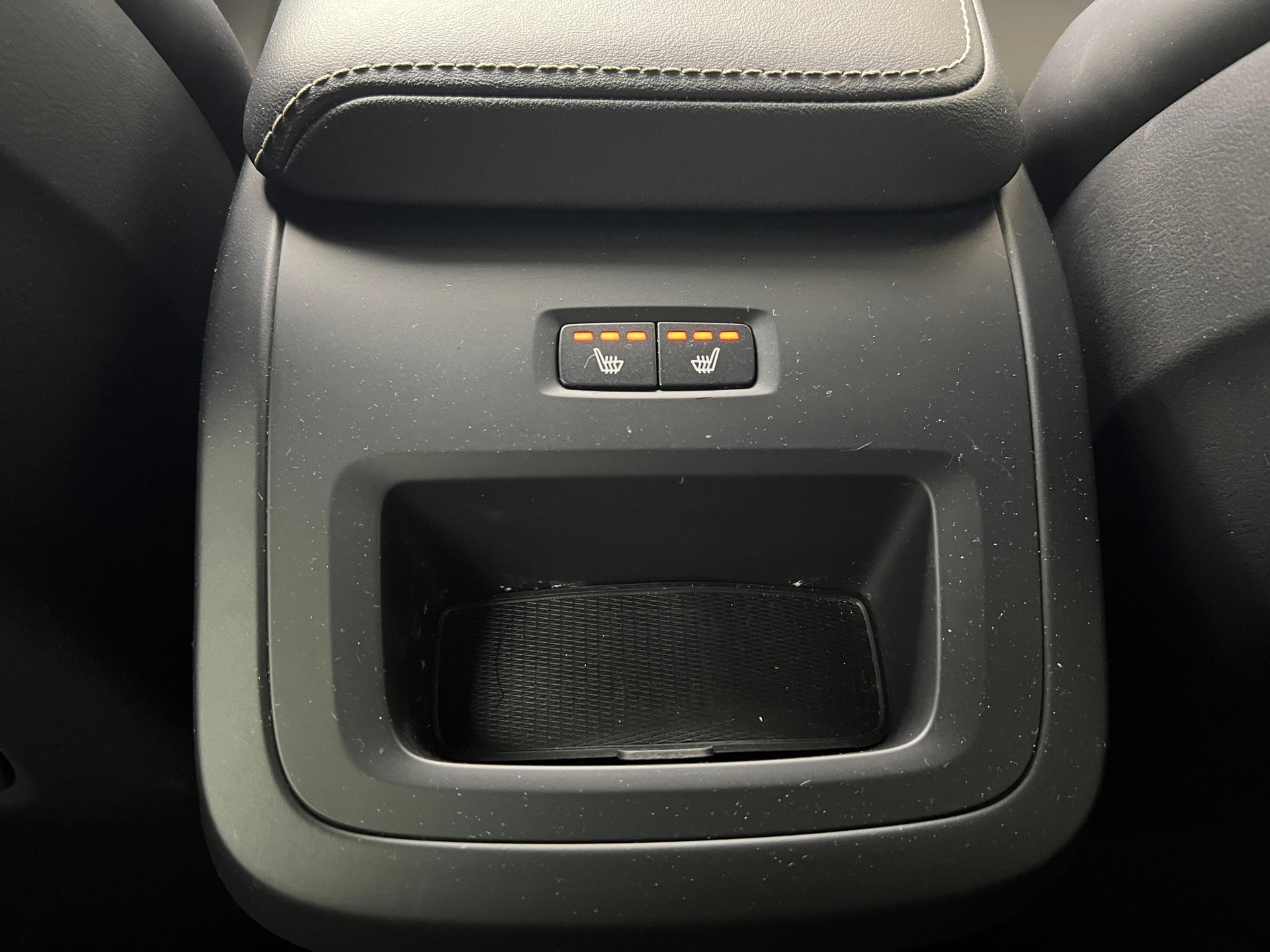VOLVO XC60 2.0 B6 MH Plus Dark AWD-image-22