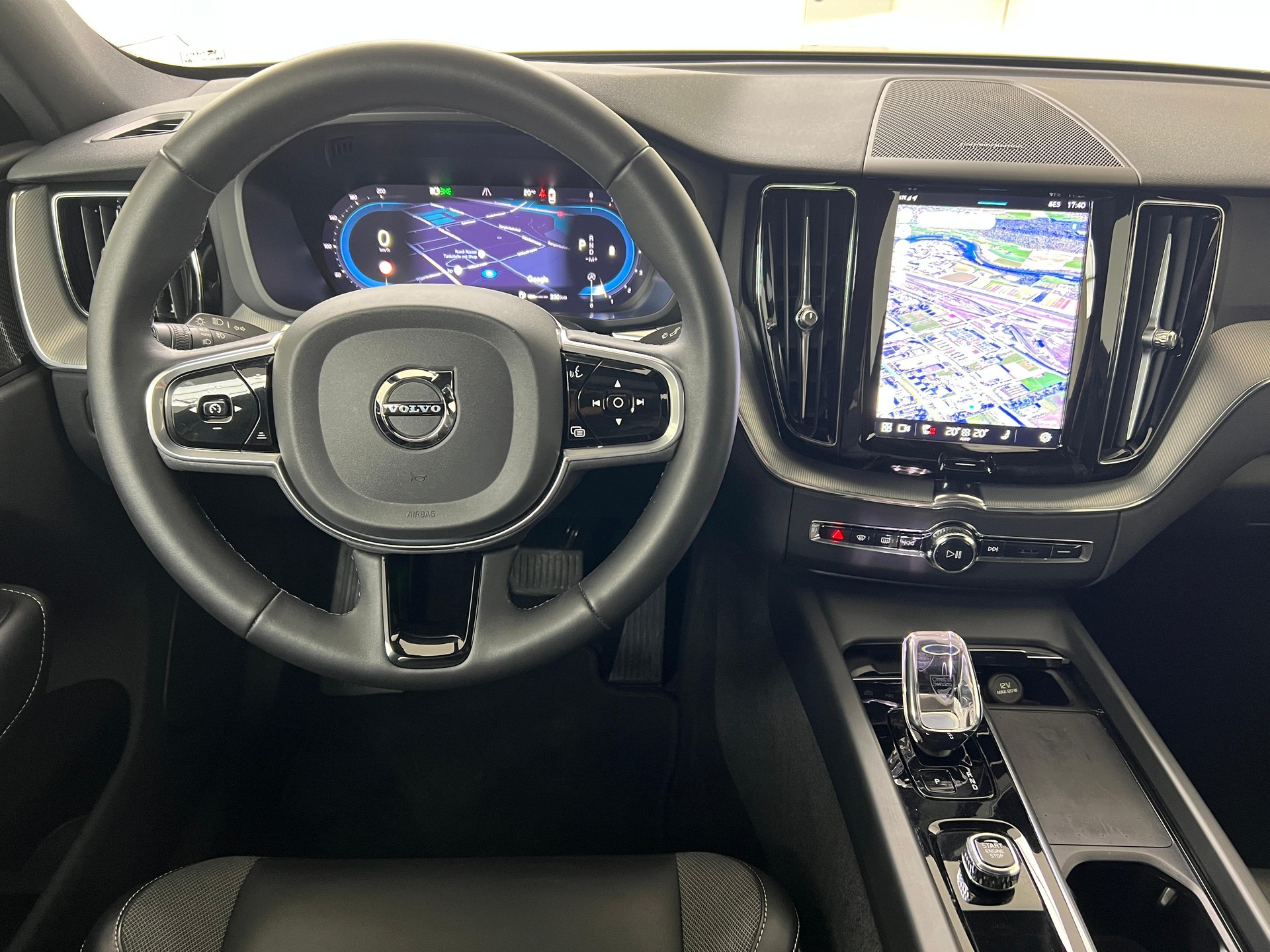 VOLVO XC60 2.0 B6 MH Plus Dark AWD-image-11