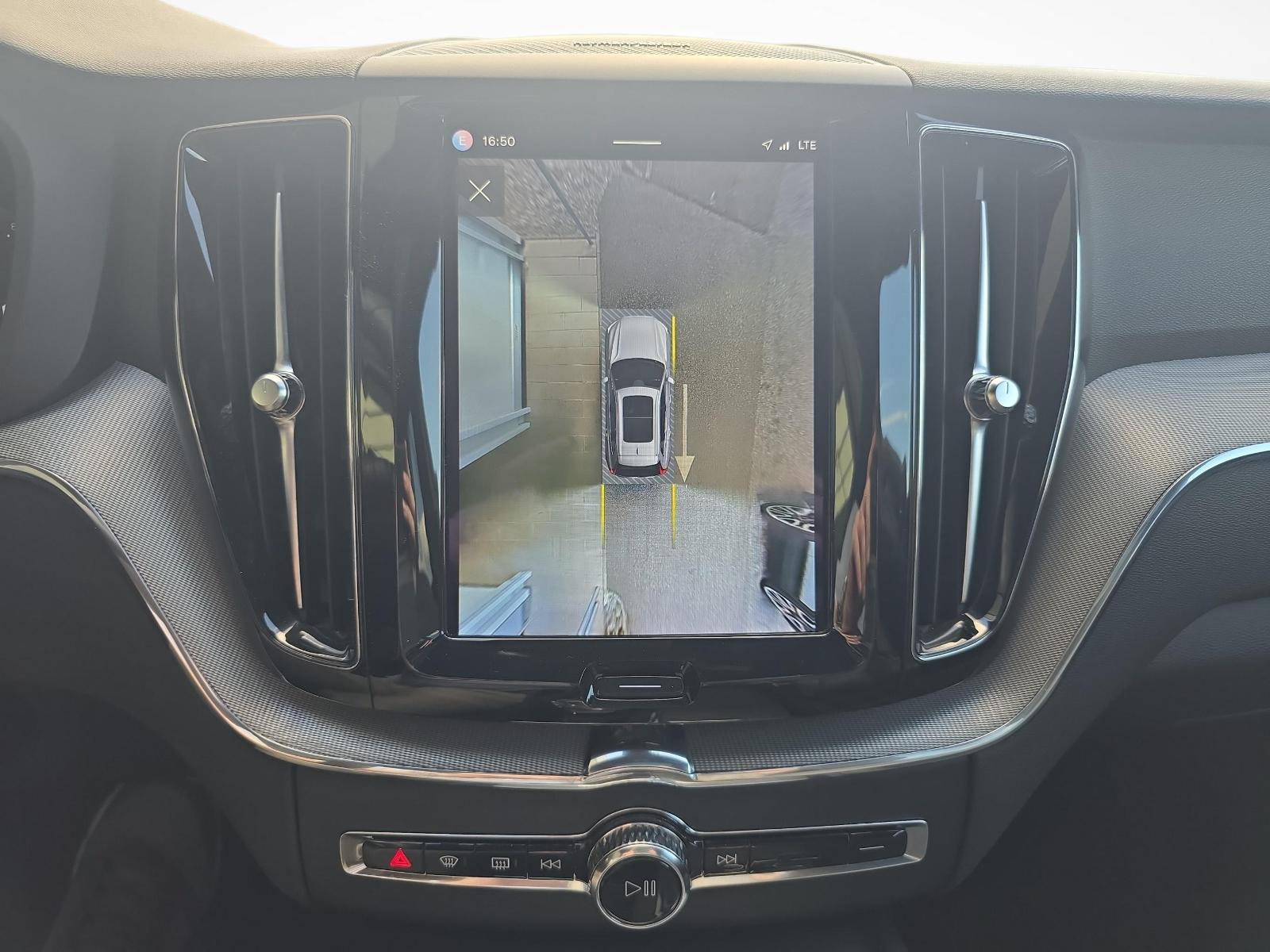 VOLVO XC60 2.0 B6 MH Plus Dark AWD-image-14