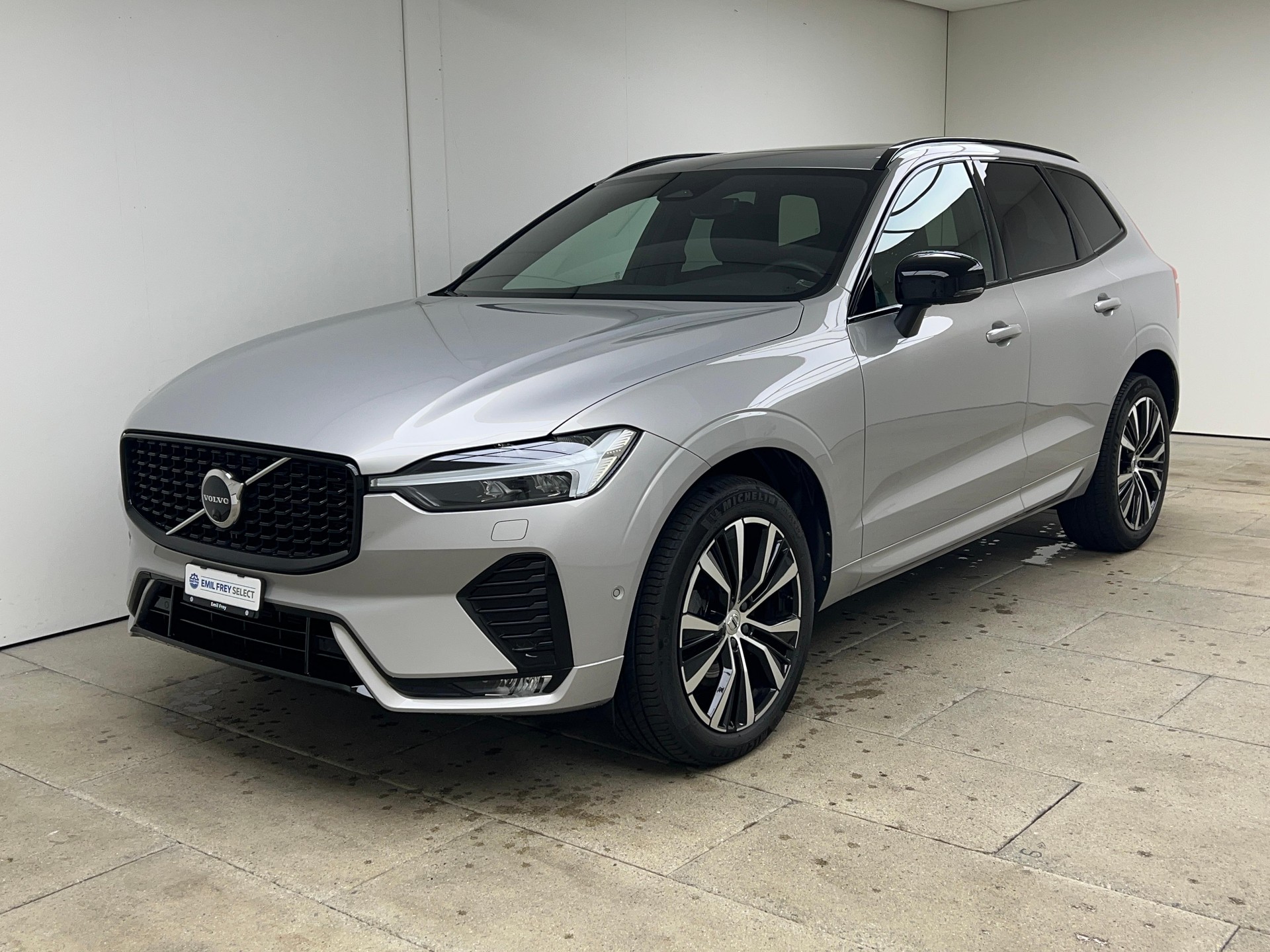 VOLVO XC60 2.0 B6 MH Plus Dark AWD-image-2