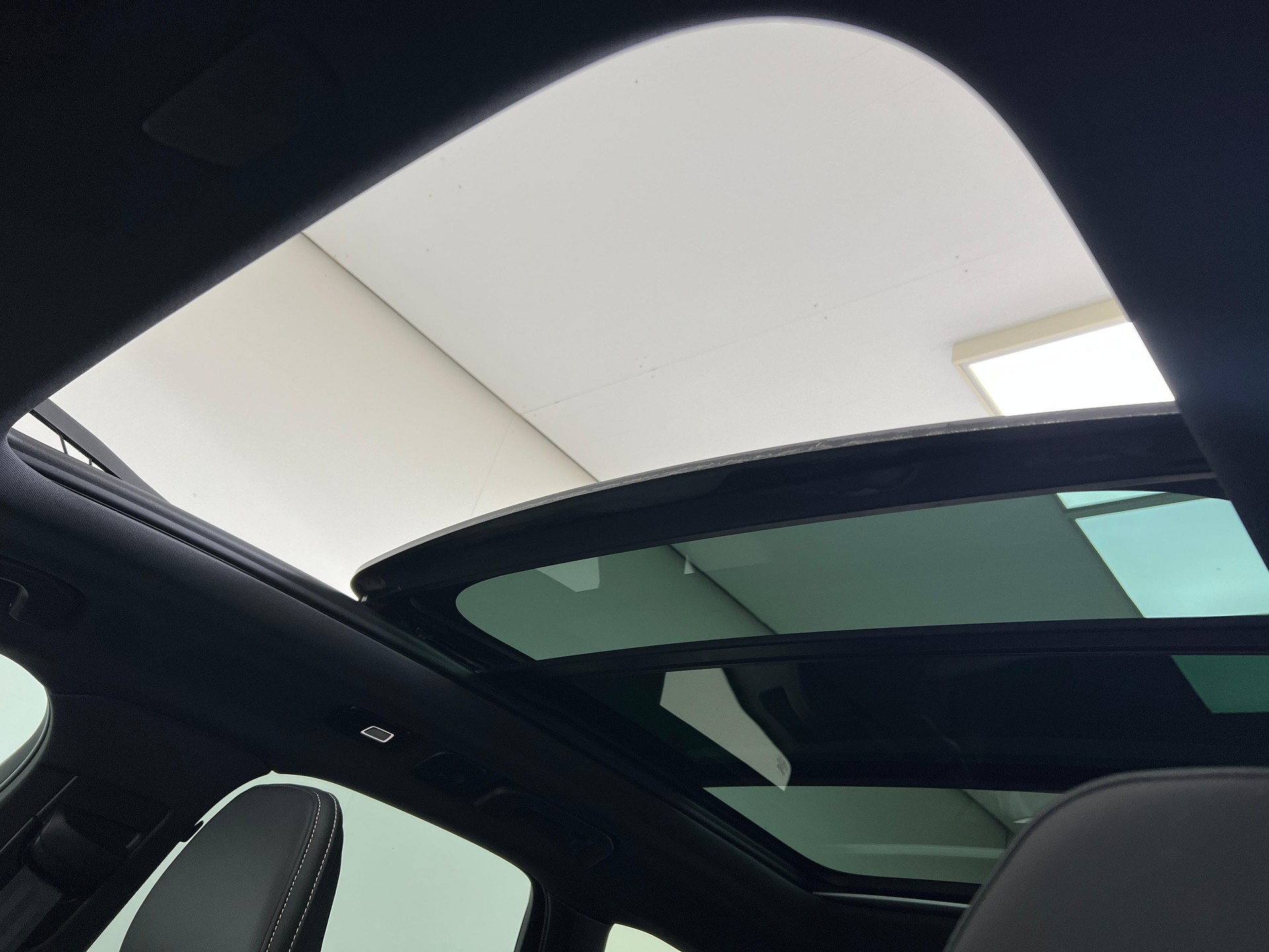 VOLVO XC60 2.0 B6 MH Plus Dark AWD-image-26