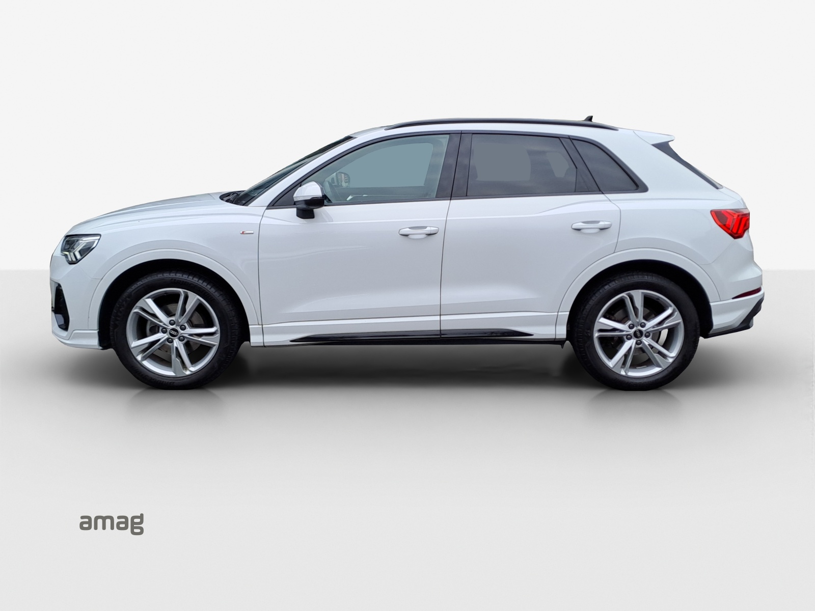 AUDI Q3 35 TFSI S line Attraction S-tronic-image-1