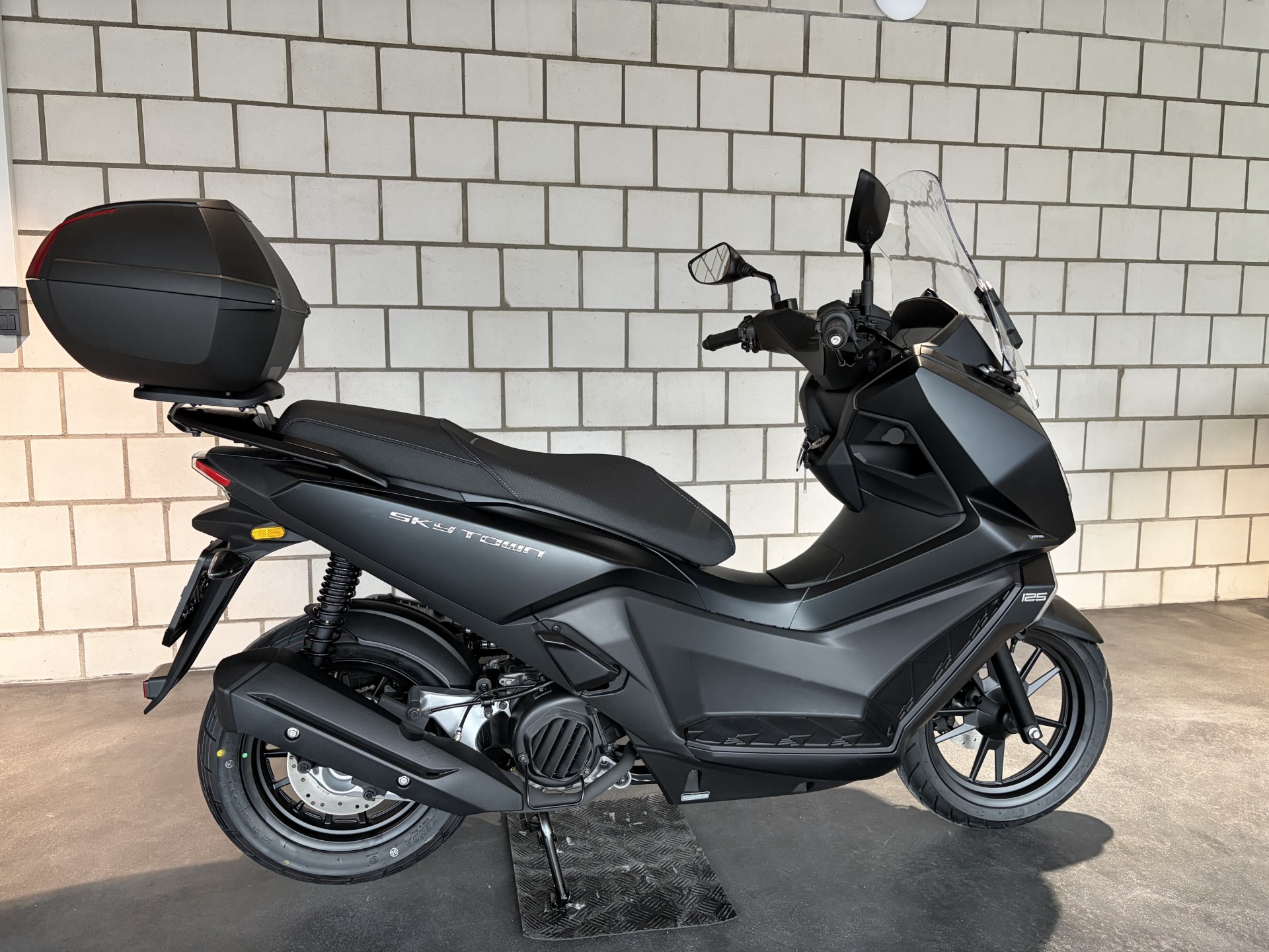 KYMCO Sky Town 125i CBS-showroom-element-1