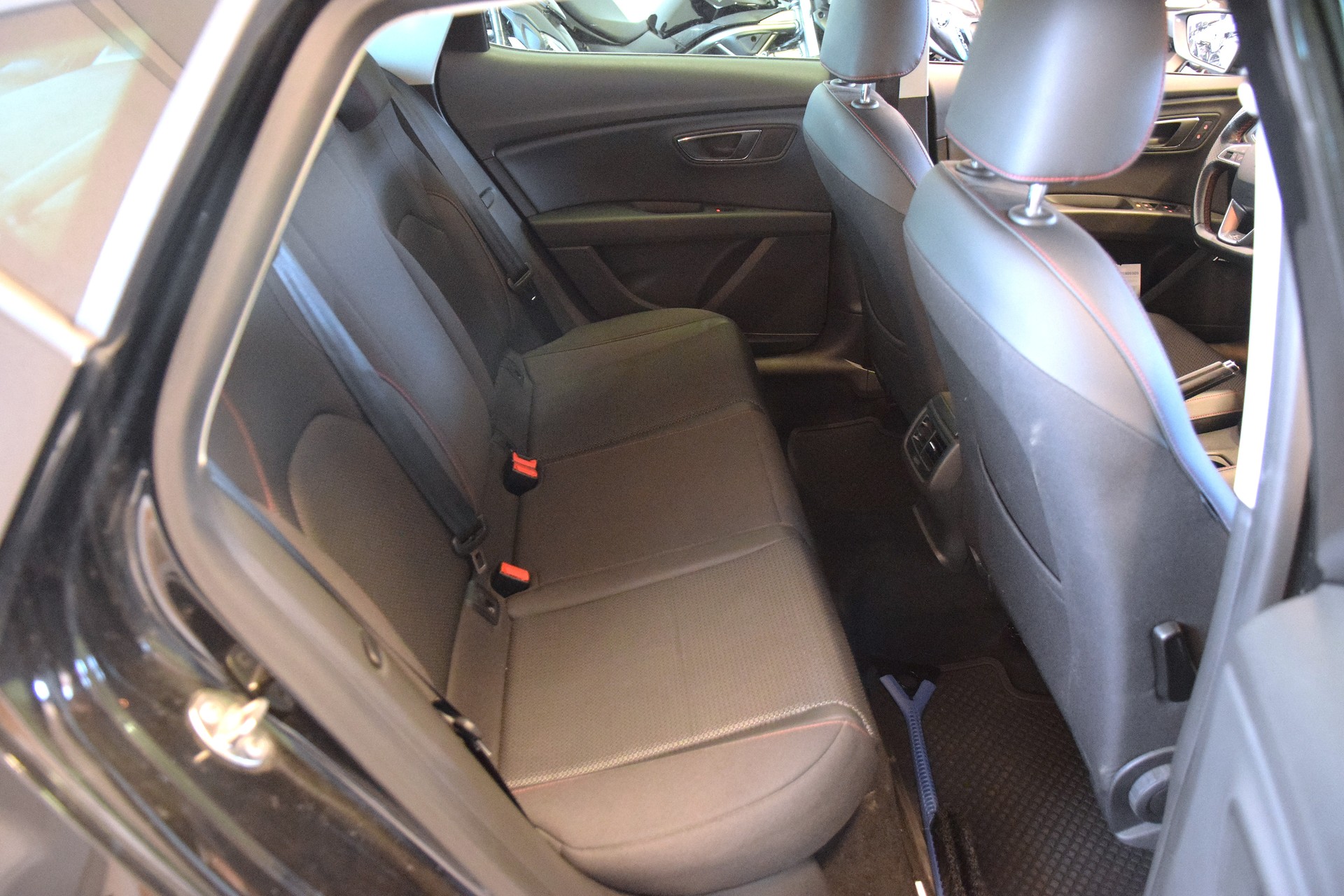 SEAT Leon 2.0 TDI FR Line-image-9
