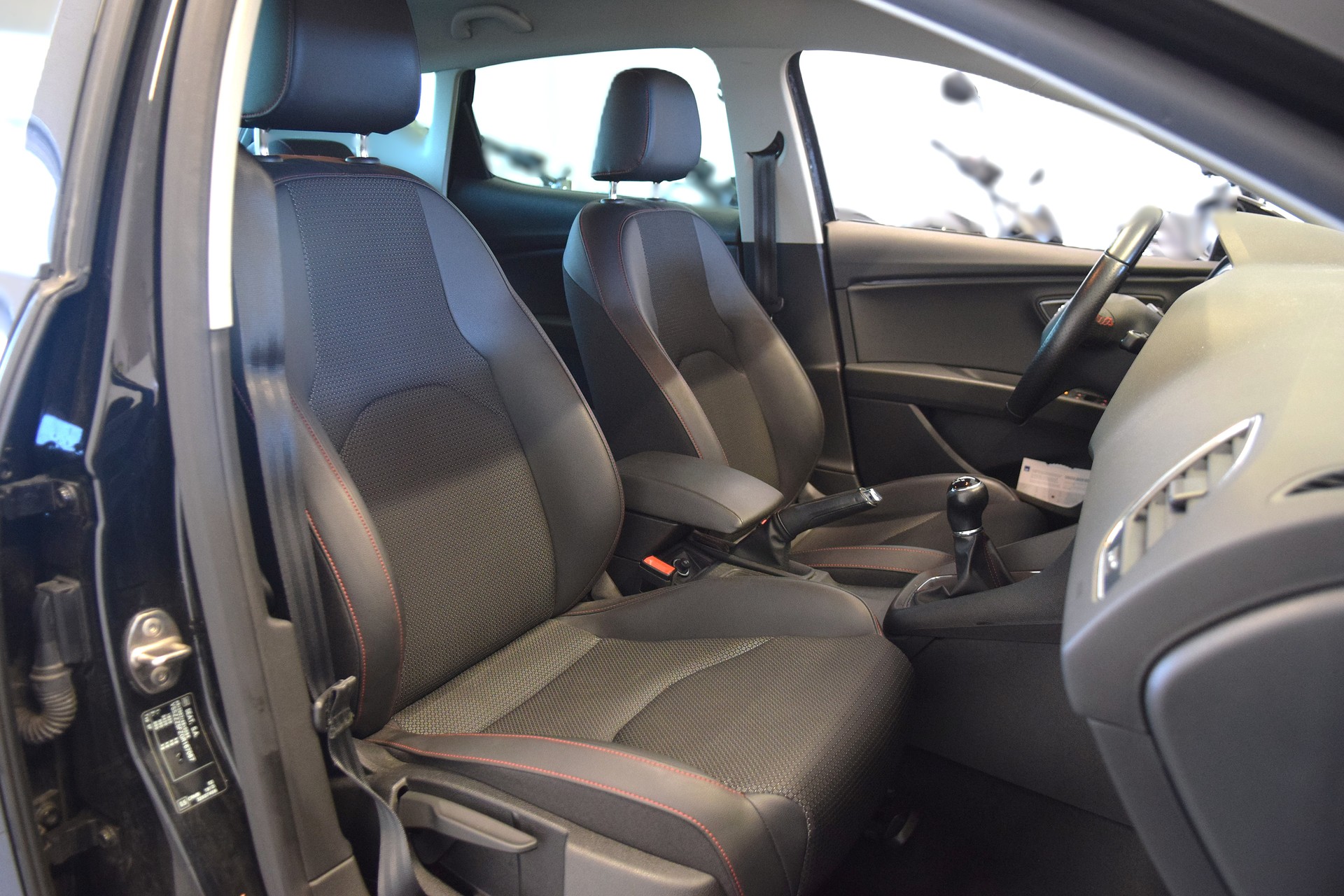SEAT Leon 2.0 TDI FR Line-image-8