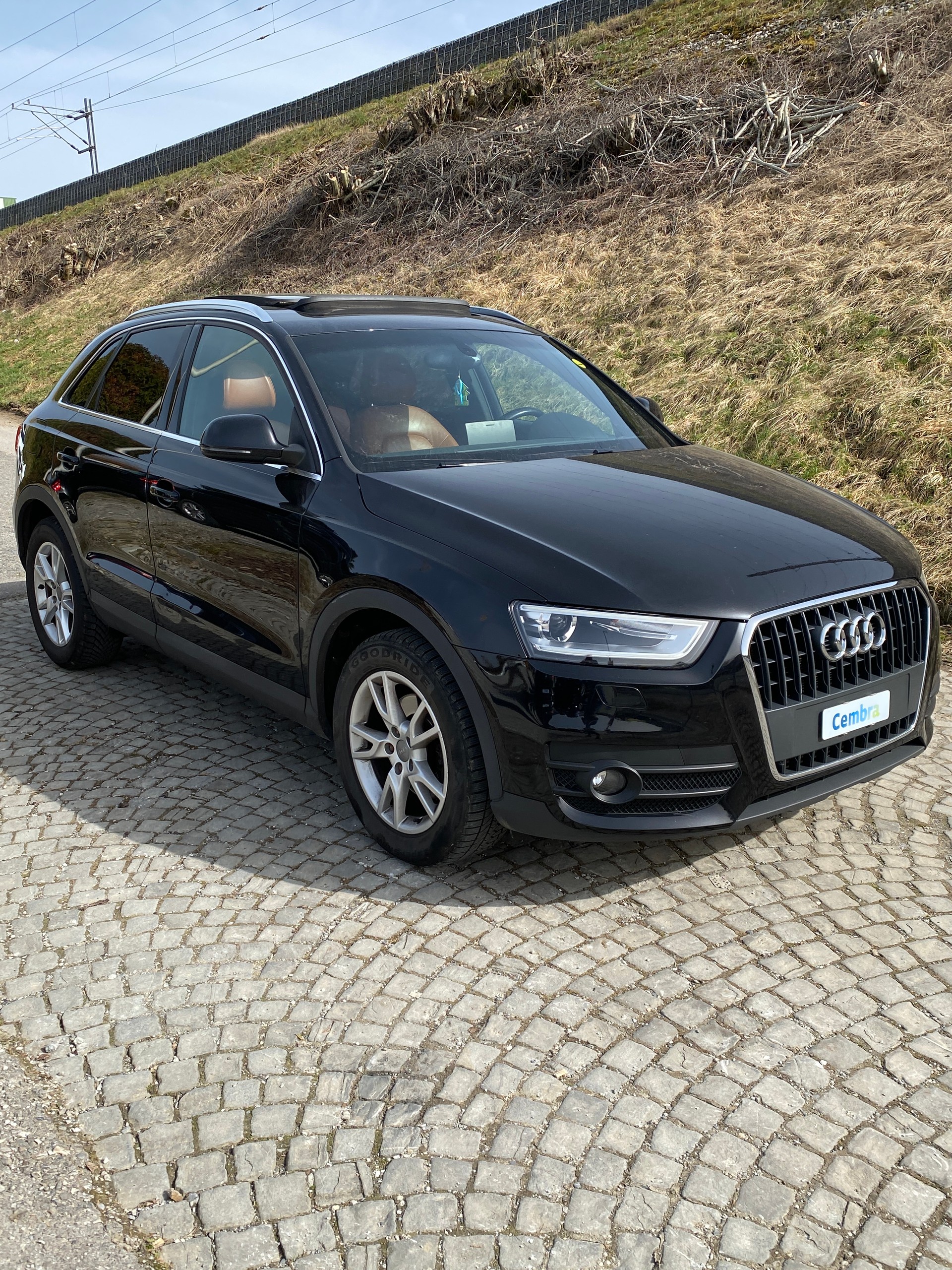 AUDI Q3 2.0 TDI-image-1