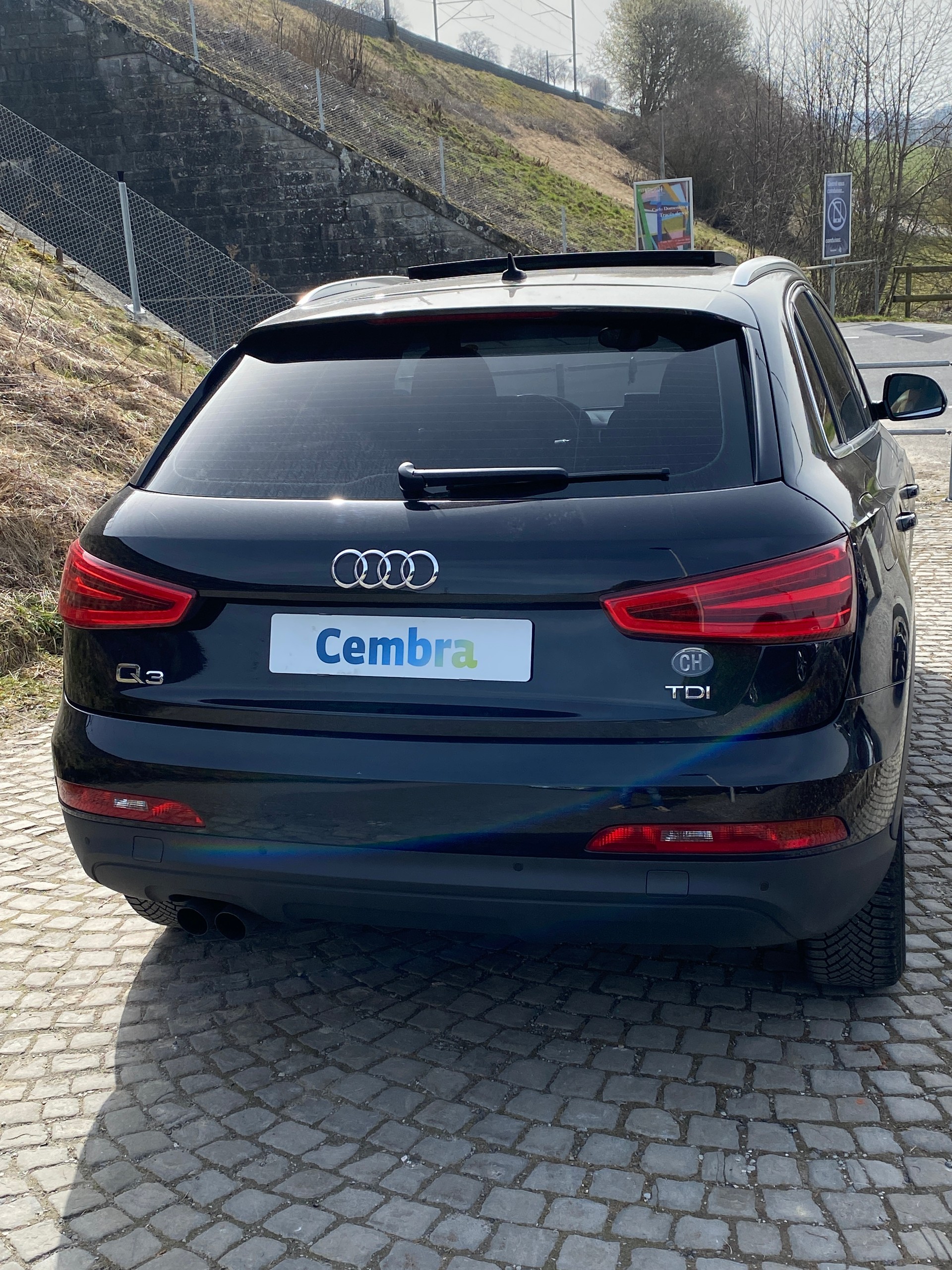 AUDI Q3 2.0 TDI-image-2