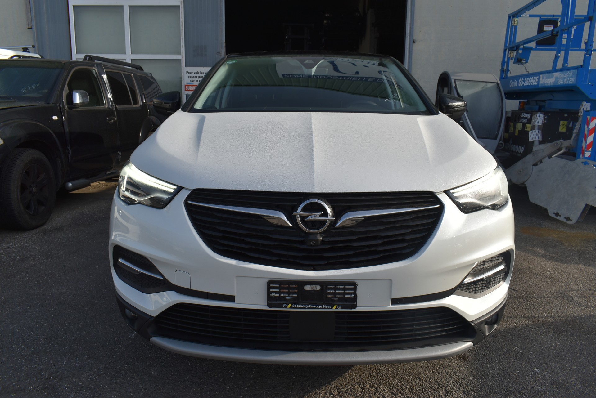 OPEL Grandland X 1.6 Hybrid4 Excellence Automatik-image-3