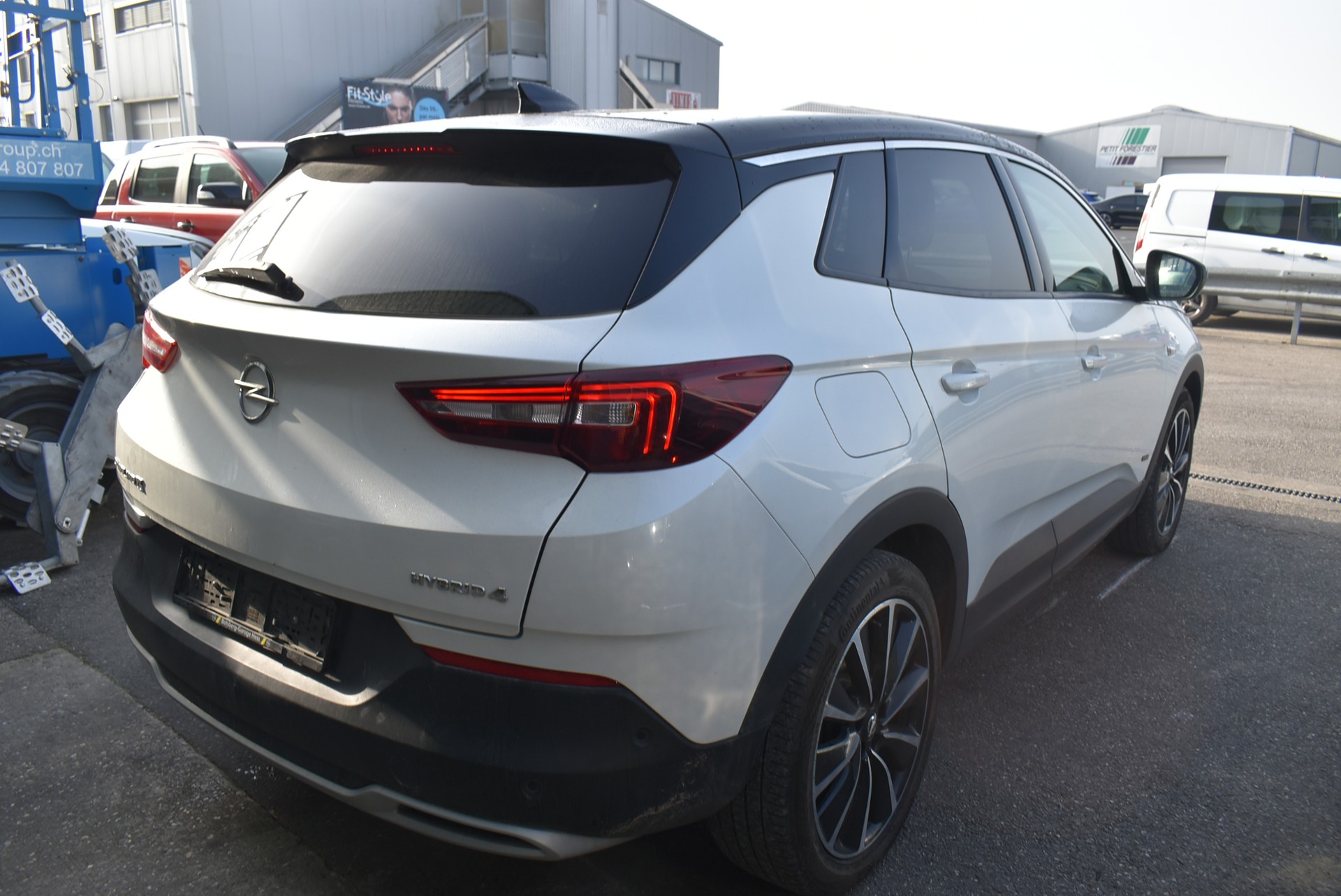OPEL Grandland X 1.6 Hybrid4 Excellence Automatik-image-5