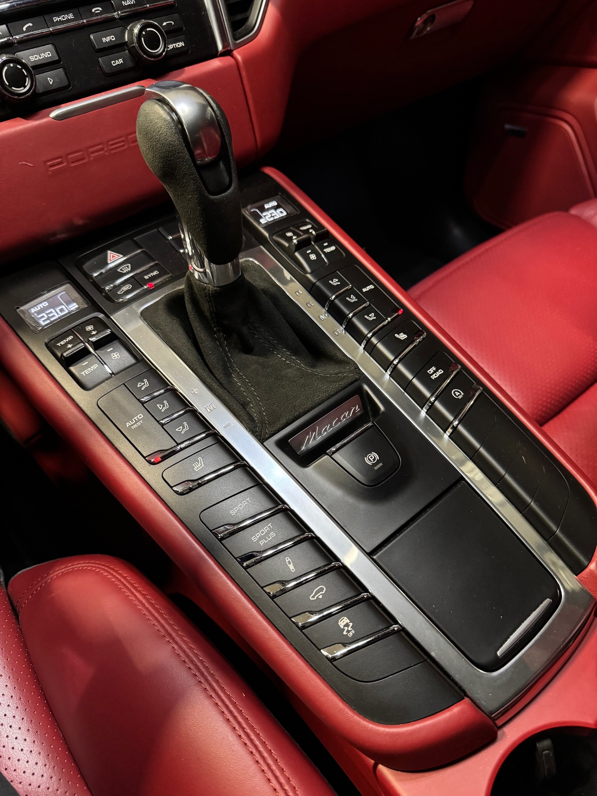 PORSCHE Macan S Diesel PDK-image-11
