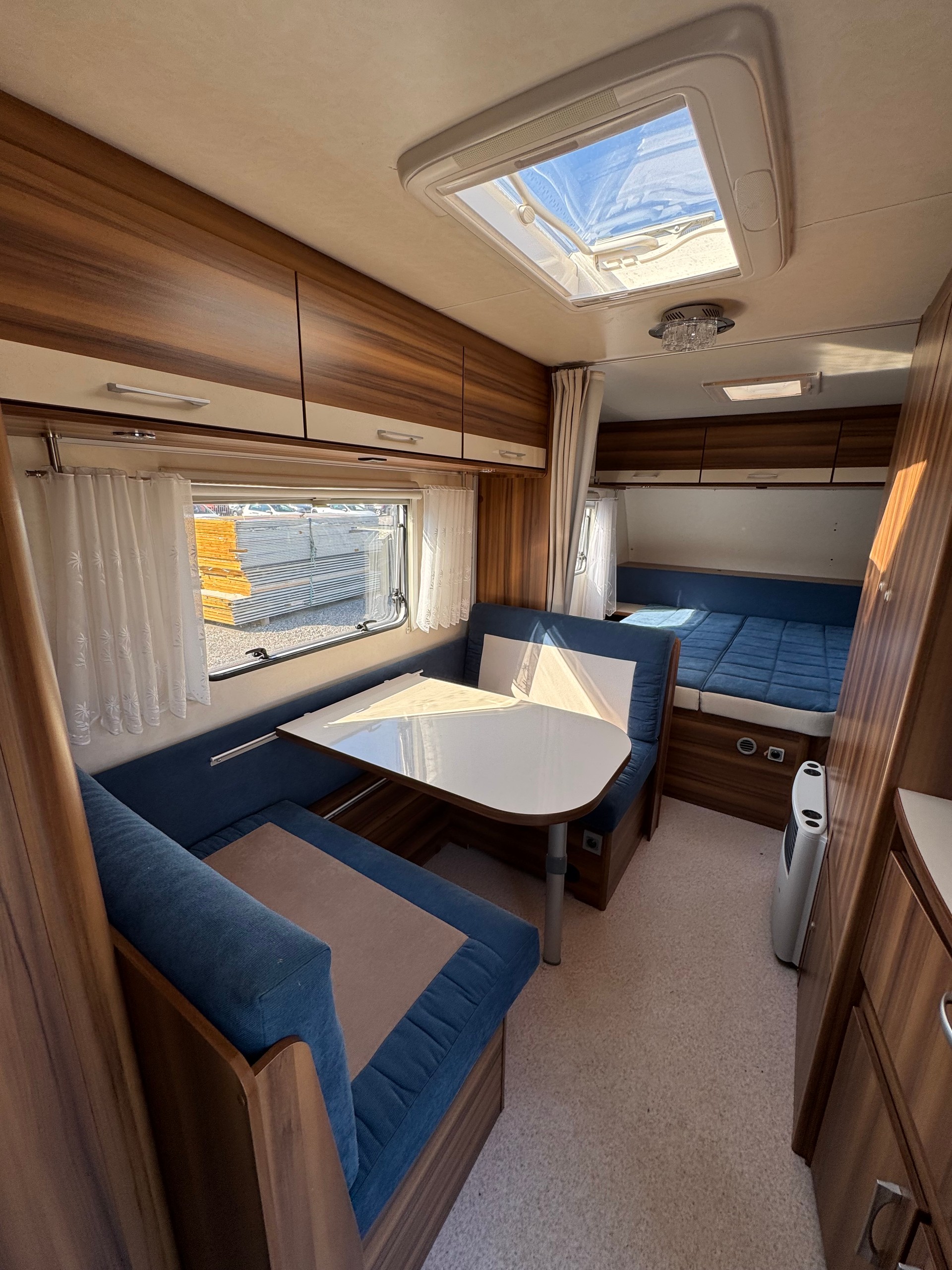 WEINSBERG Cara One 500 - Klima - Queensbett - Mover - Veloträger - Nutzlast 440 kg Leergew. 1060 kg - Standort ist Grabs 9472 !!-image-13
