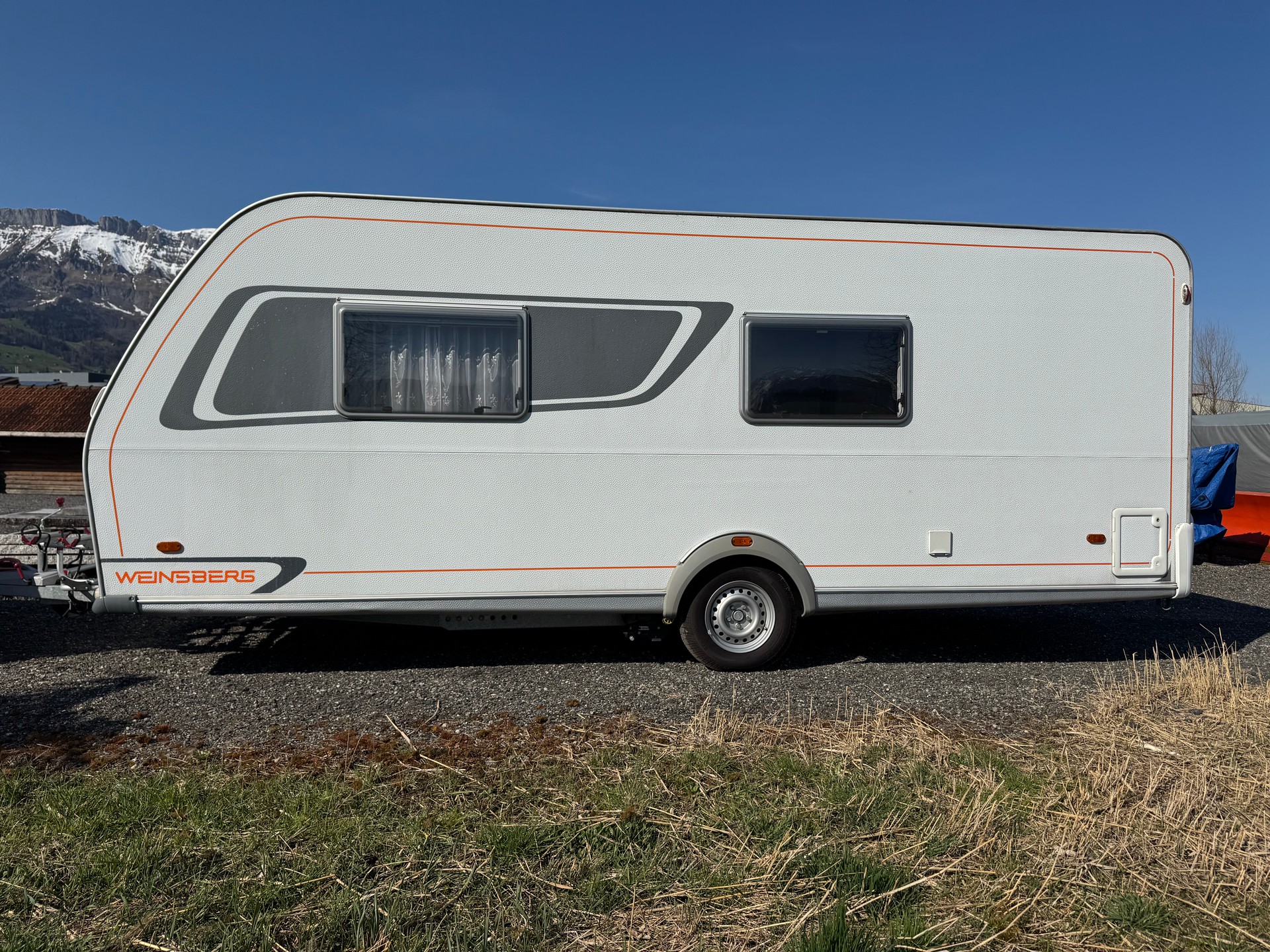 WEINSBERG Cara One 500 - Klima - Queensbett - Mover - Veloträger - Nutzlast 440 kg Leergew. 1060 kg - Standort ist Grabs 9472 !!-image-2