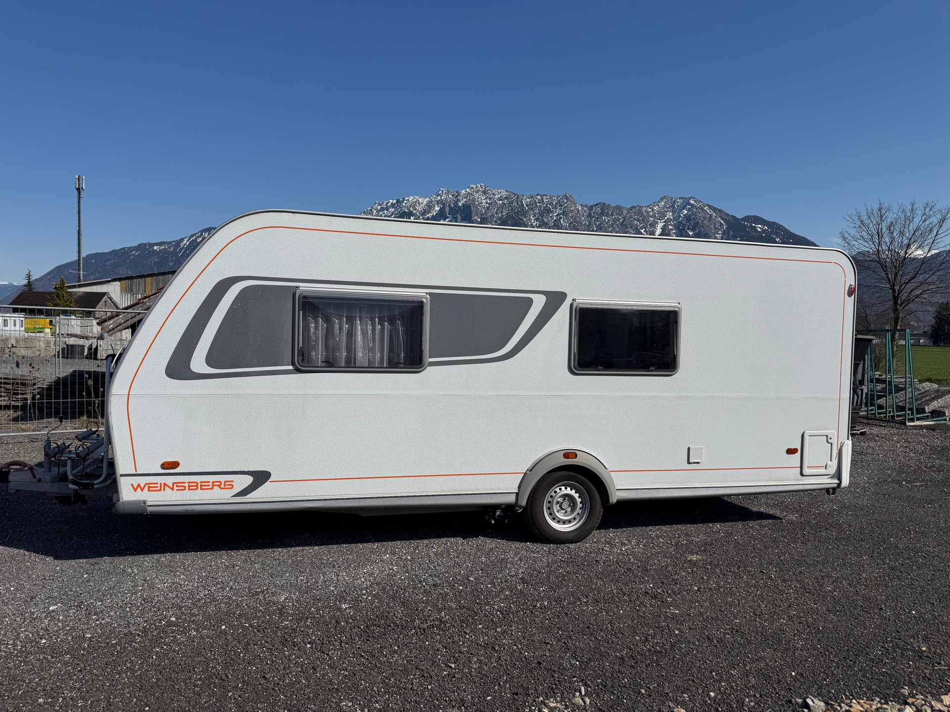 WEINSBERG Cara One 500 - Klima - Queensbett - Mover - Veloträger - Nutzlast 440 kg Leergew. 1060 kg - Standort ist Grabs 9472 !!-image-1