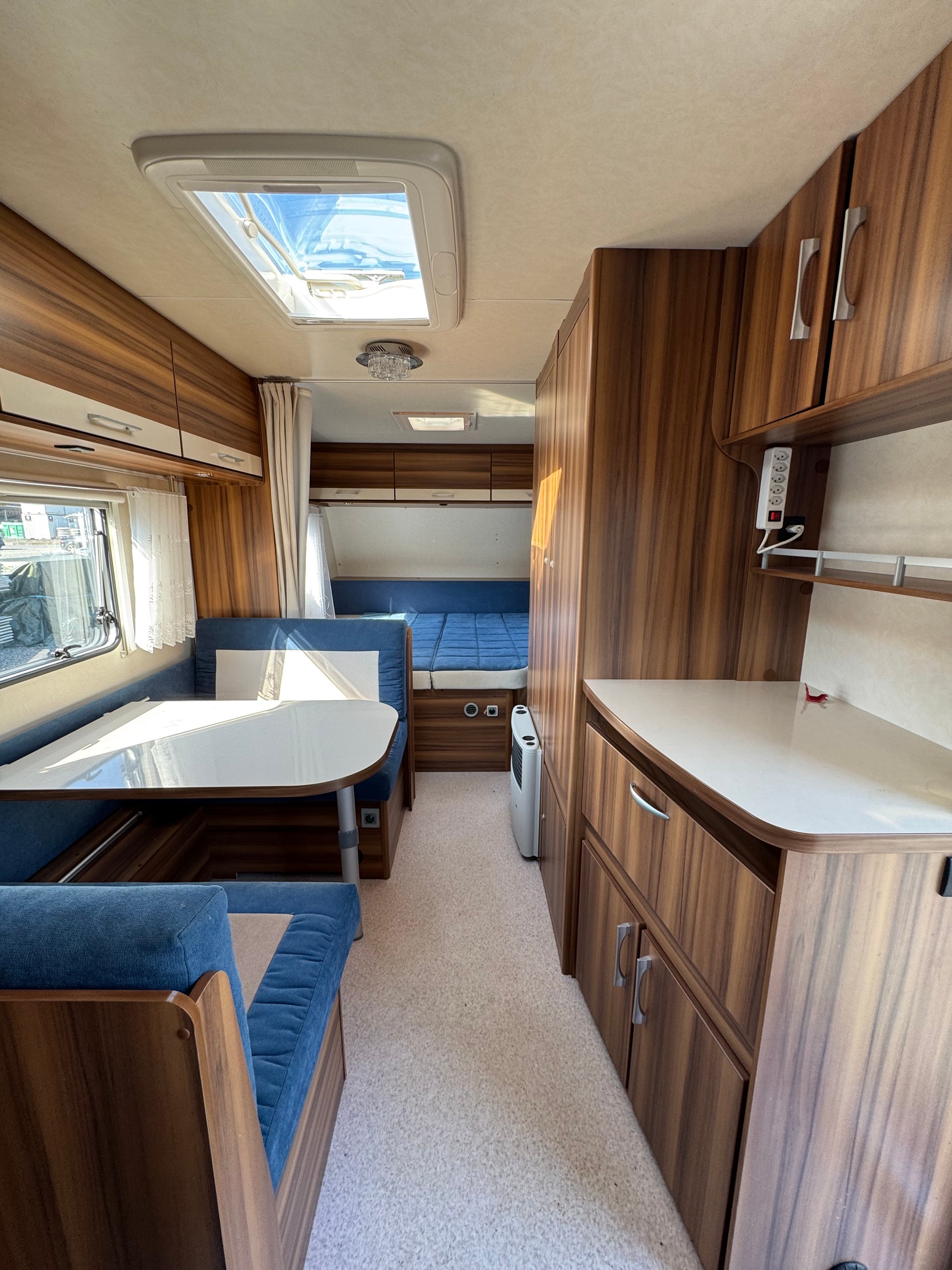 WEINSBERG Cara One 500 - Klima - Queensbett - Mover - Veloträger - Nutzlast 440 kg Leergew. 1060 kg - Standort ist Grabs 9472 !!-image-10