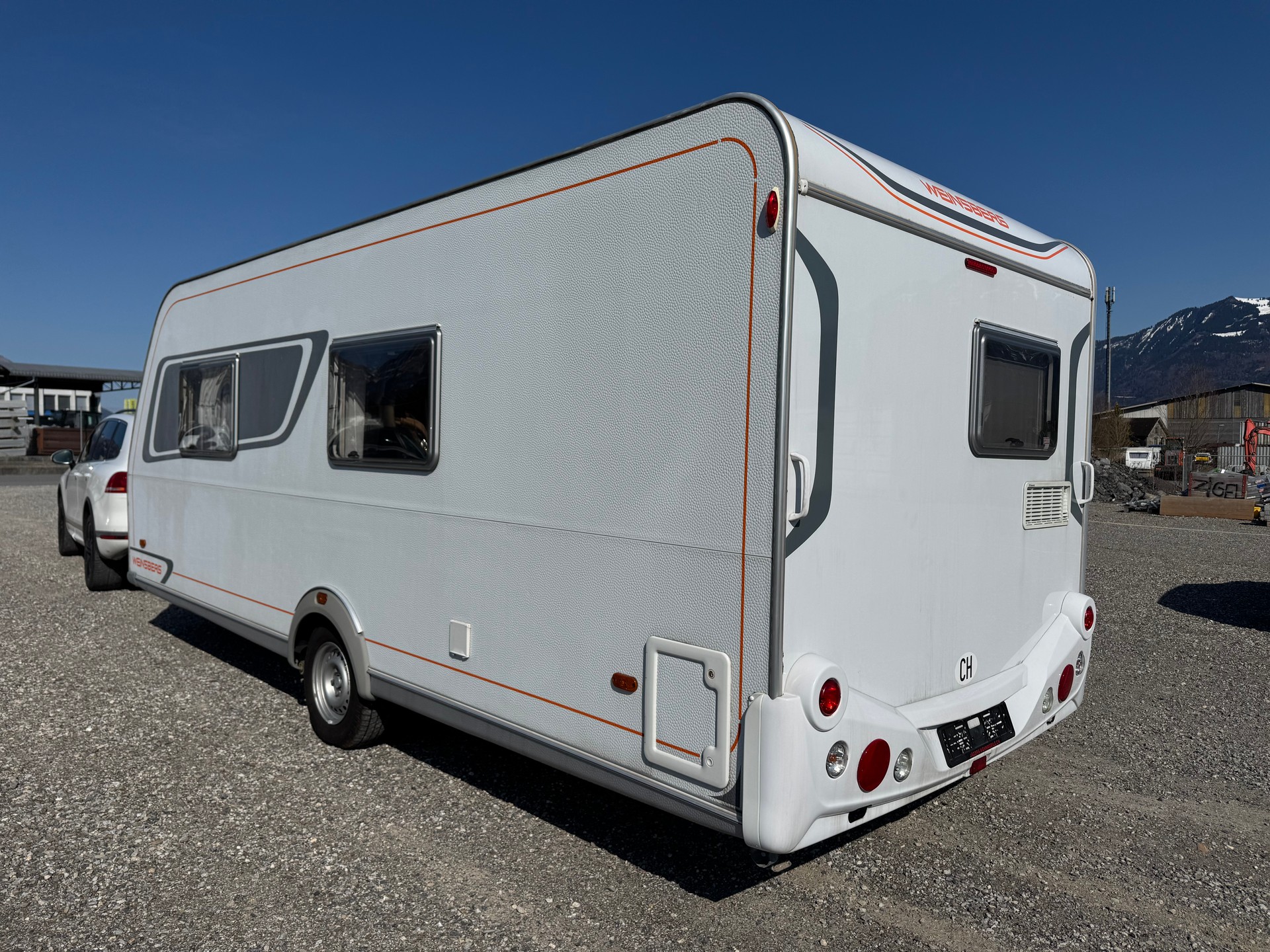 WEINSBERG Cara One 500 - Klima - Queensbett - Mover - Veloträger - Nutzlast 440 kg Leergew. 1060 kg - Standort ist Grabs 9472 !!-image-4