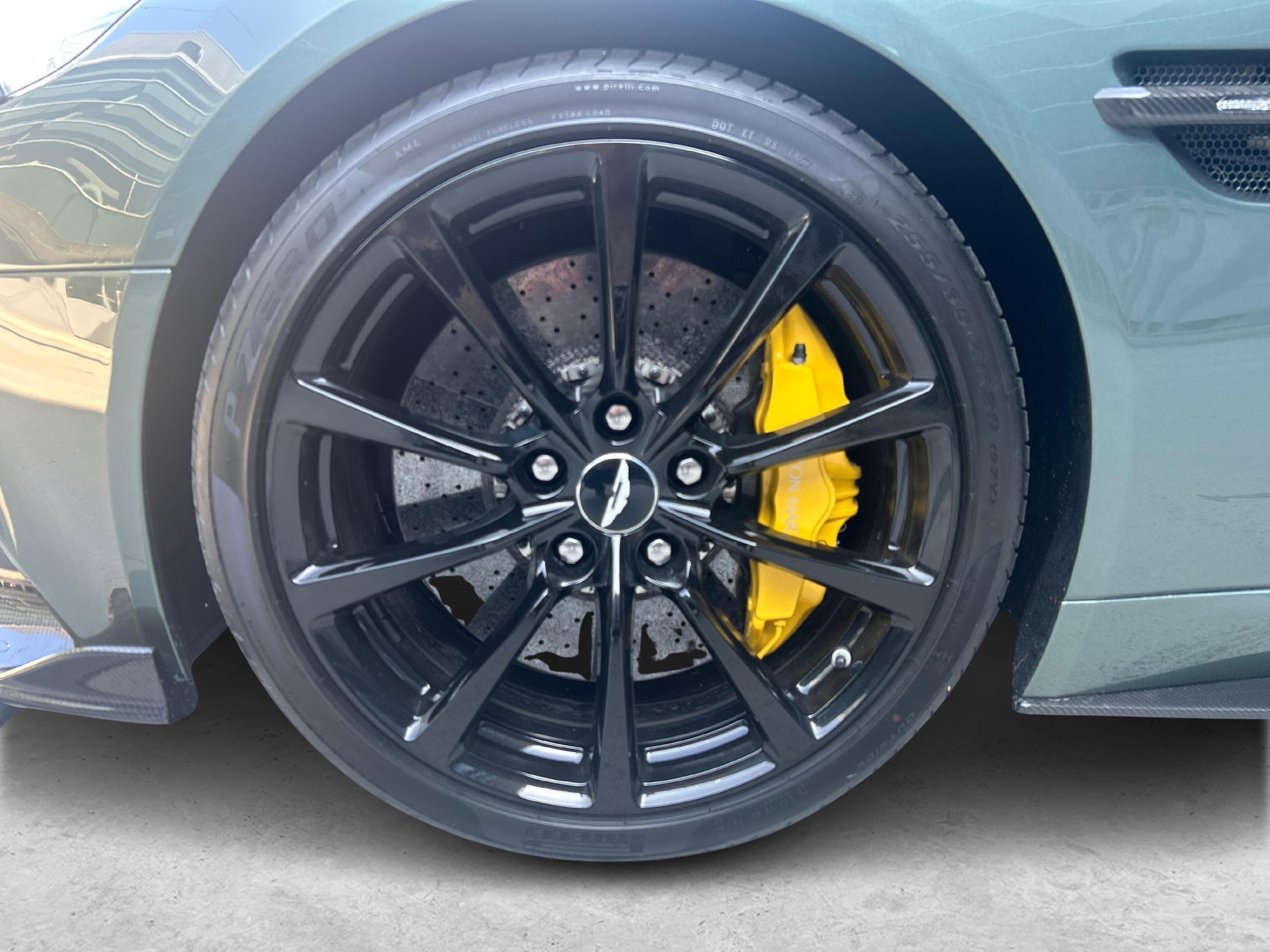 ASTON MARTIN Vanquish S Volante 6.0 V12-image-13