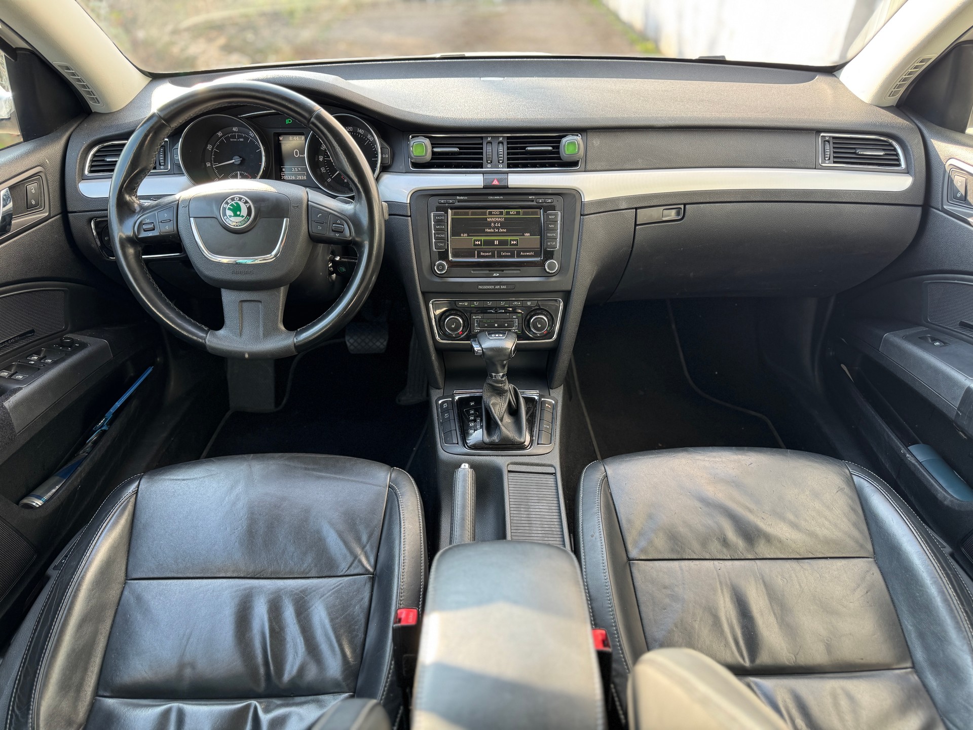 SKODA Superb Combi 2.0 TSI Elegance DSG-image-4