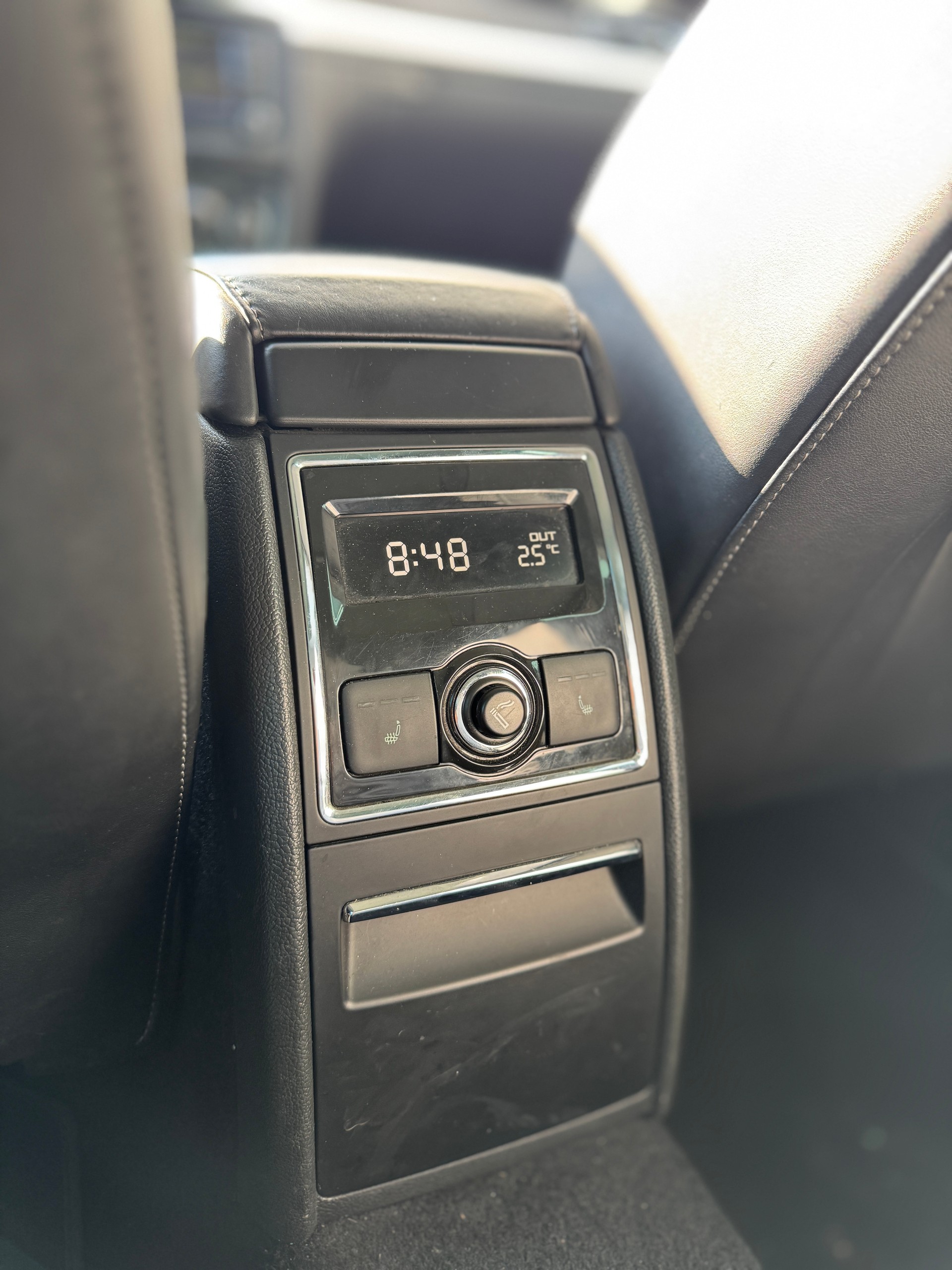 SKODA Superb Combi 2.0 TSI Elegance DSG-image-6
