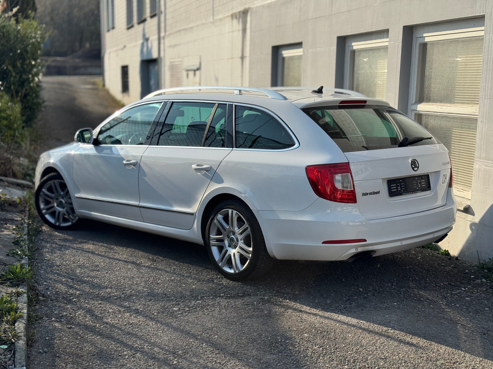 SKODA Superb Combi 2.0 TSI Elegance DSG-image-2