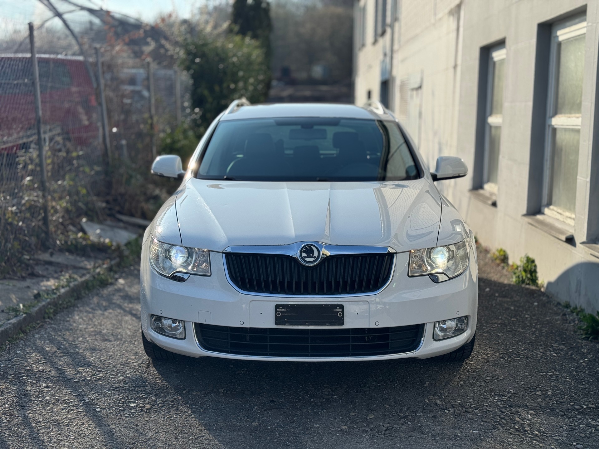 SKODA Superb Combi 2.0 TSI Elegance DSG-image-1