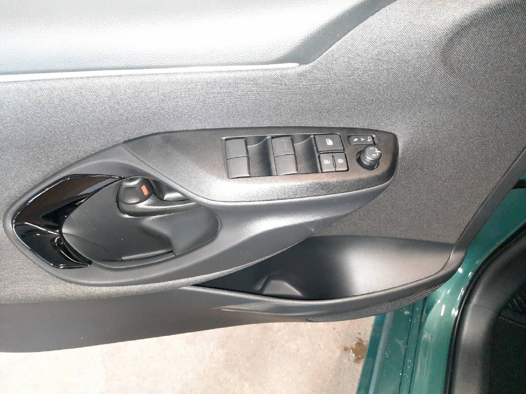 TOYOTA Yaris 1.5 VVT-i HSD Trend-image-9