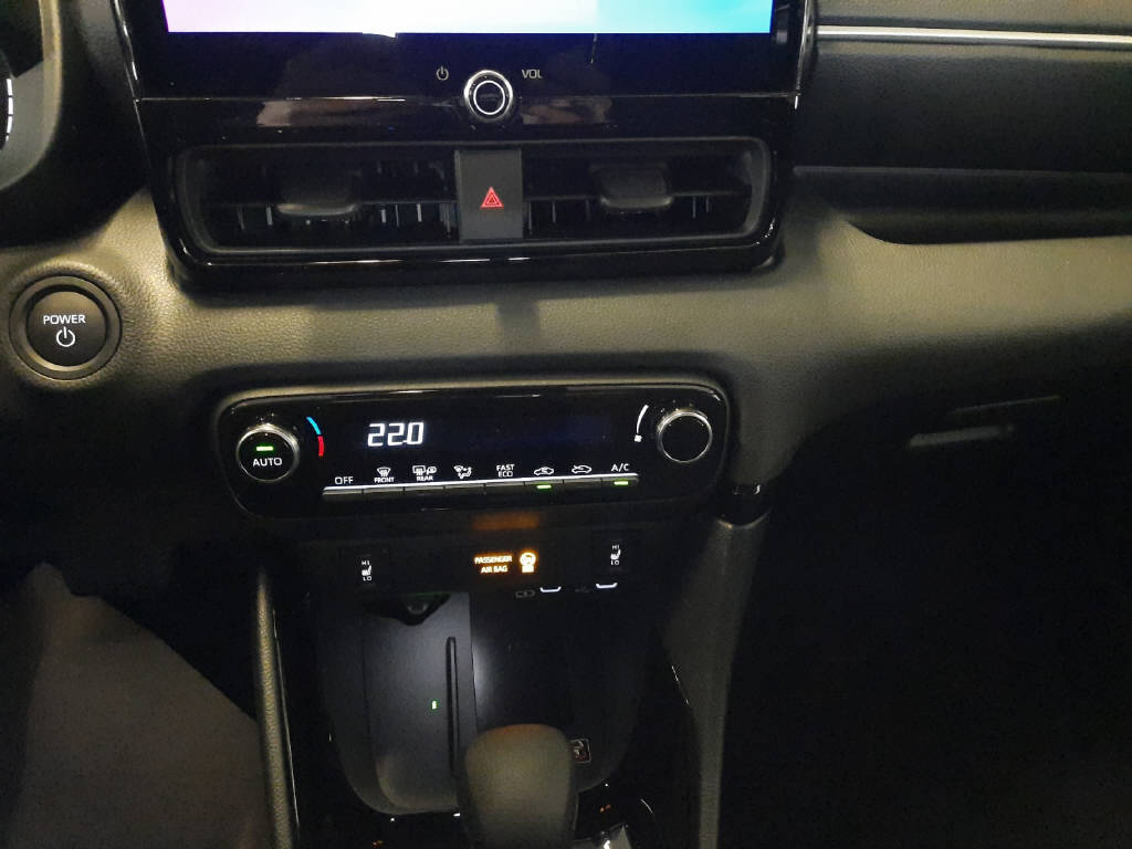 TOYOTA Yaris 1.5 VVT-i HSD Trend-image-12