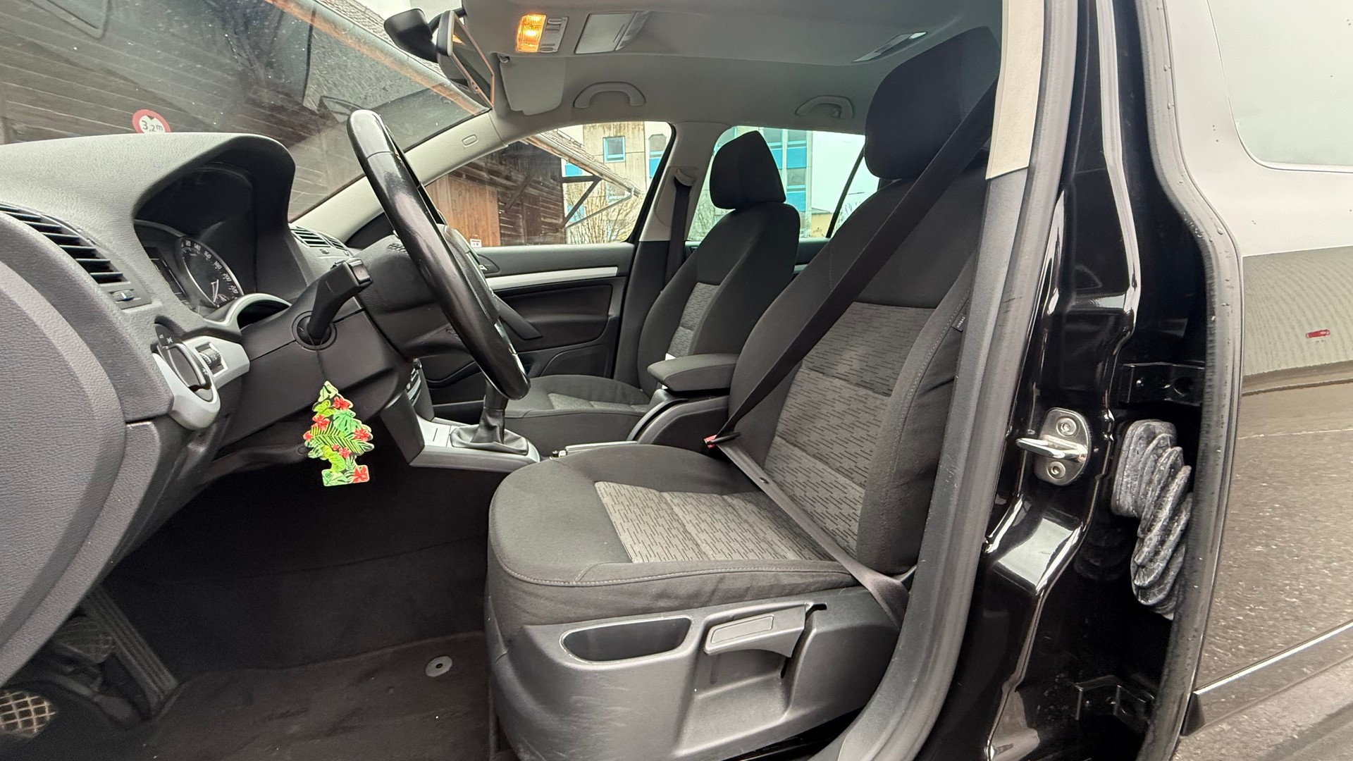 SKODA Octavia Combi 1.8 TSI Ambition 4x4-image-8