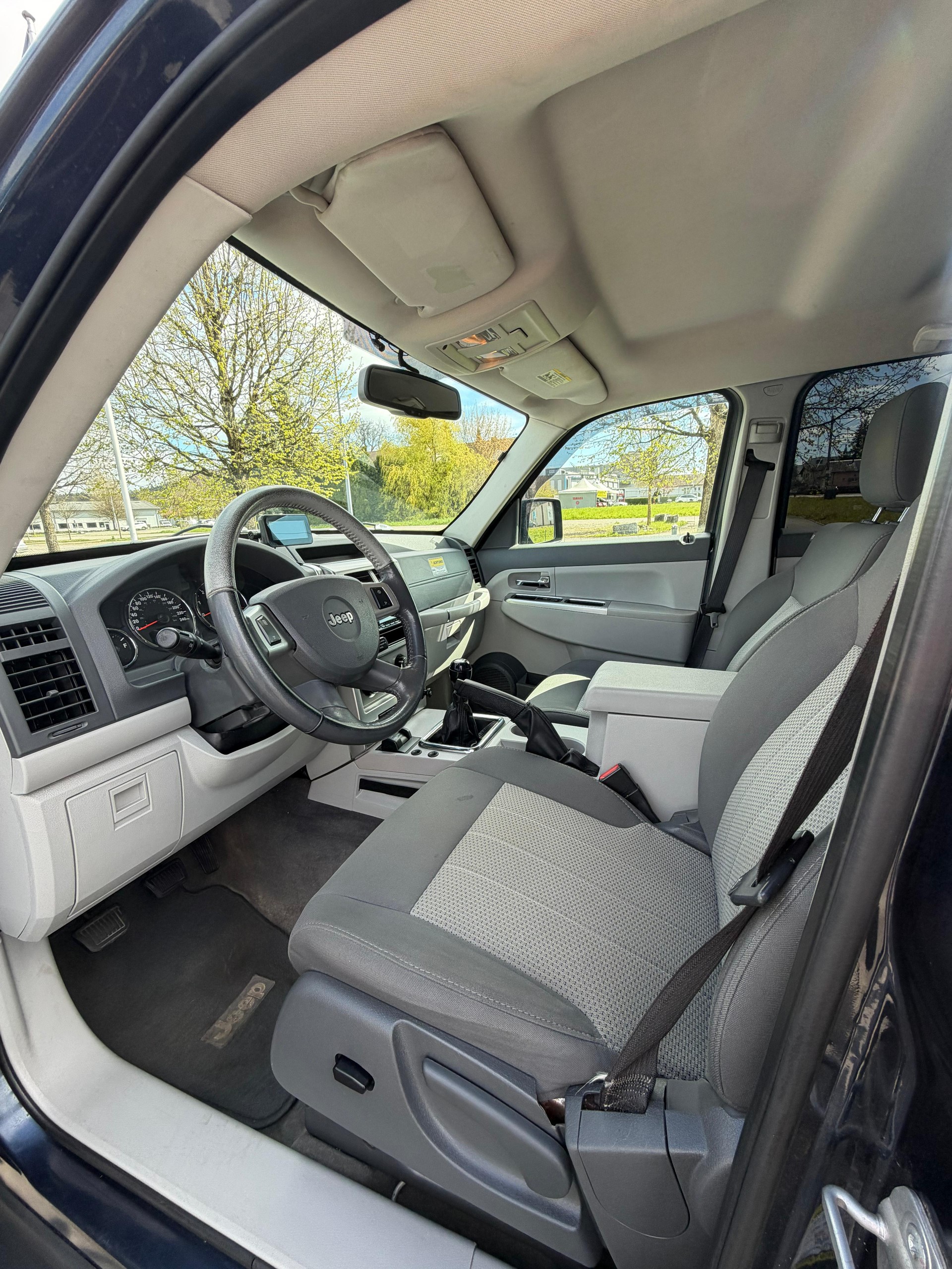 JEEP Cherokee 2.8 CRD Sport-image-8