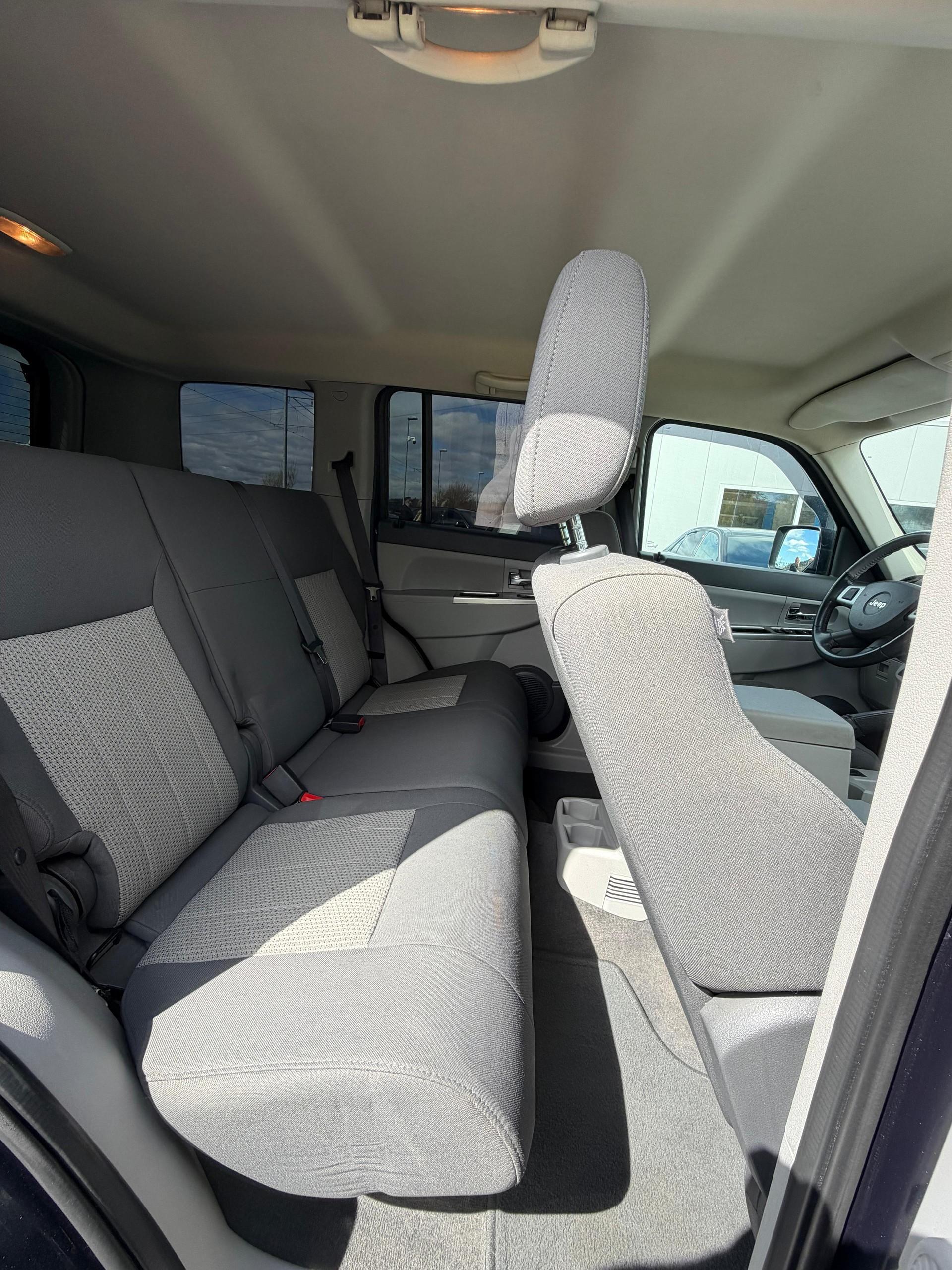 JEEP Cherokee 2.8 CRD Sport-image-12