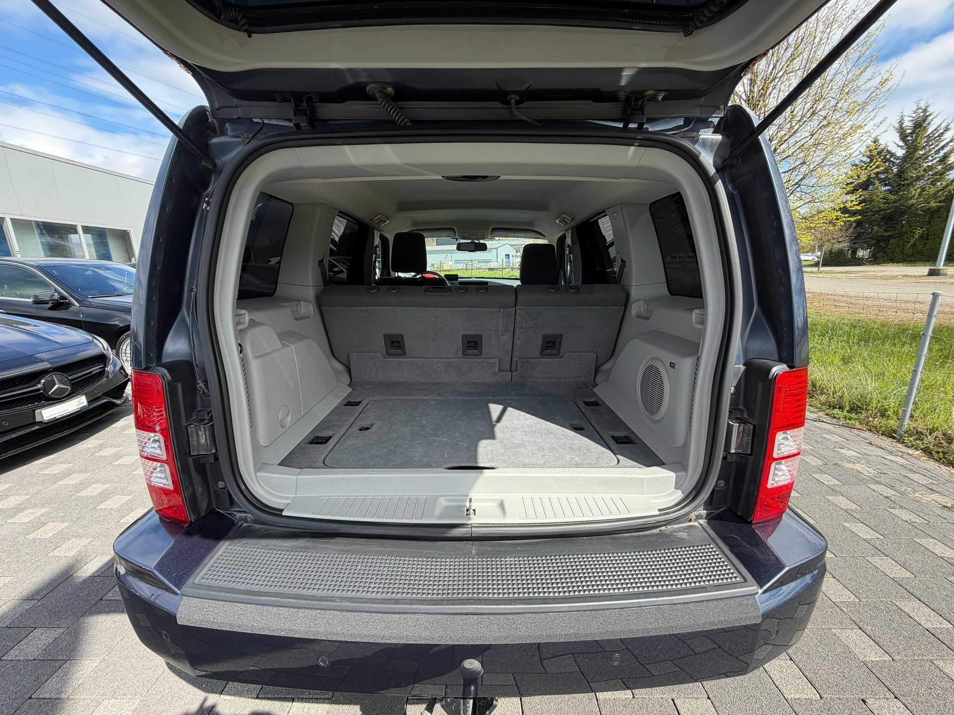 JEEP Cherokee 2.8 CRD Sport-image-11