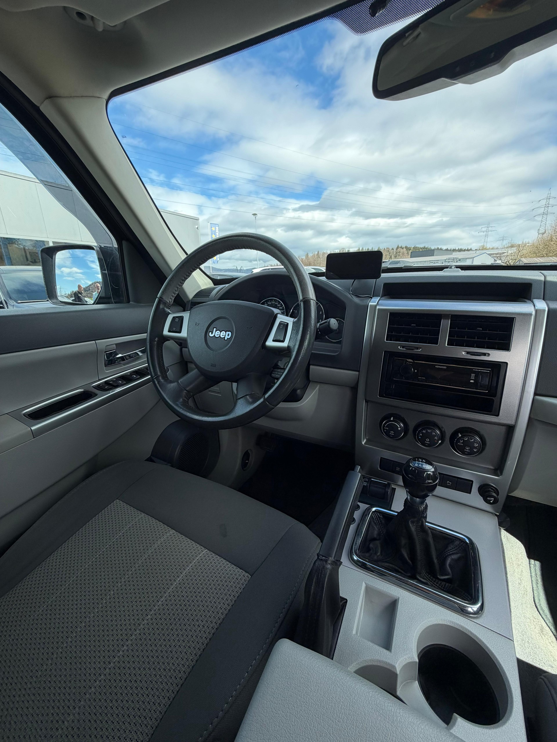 JEEP Cherokee 2.8 CRD Sport-image-16