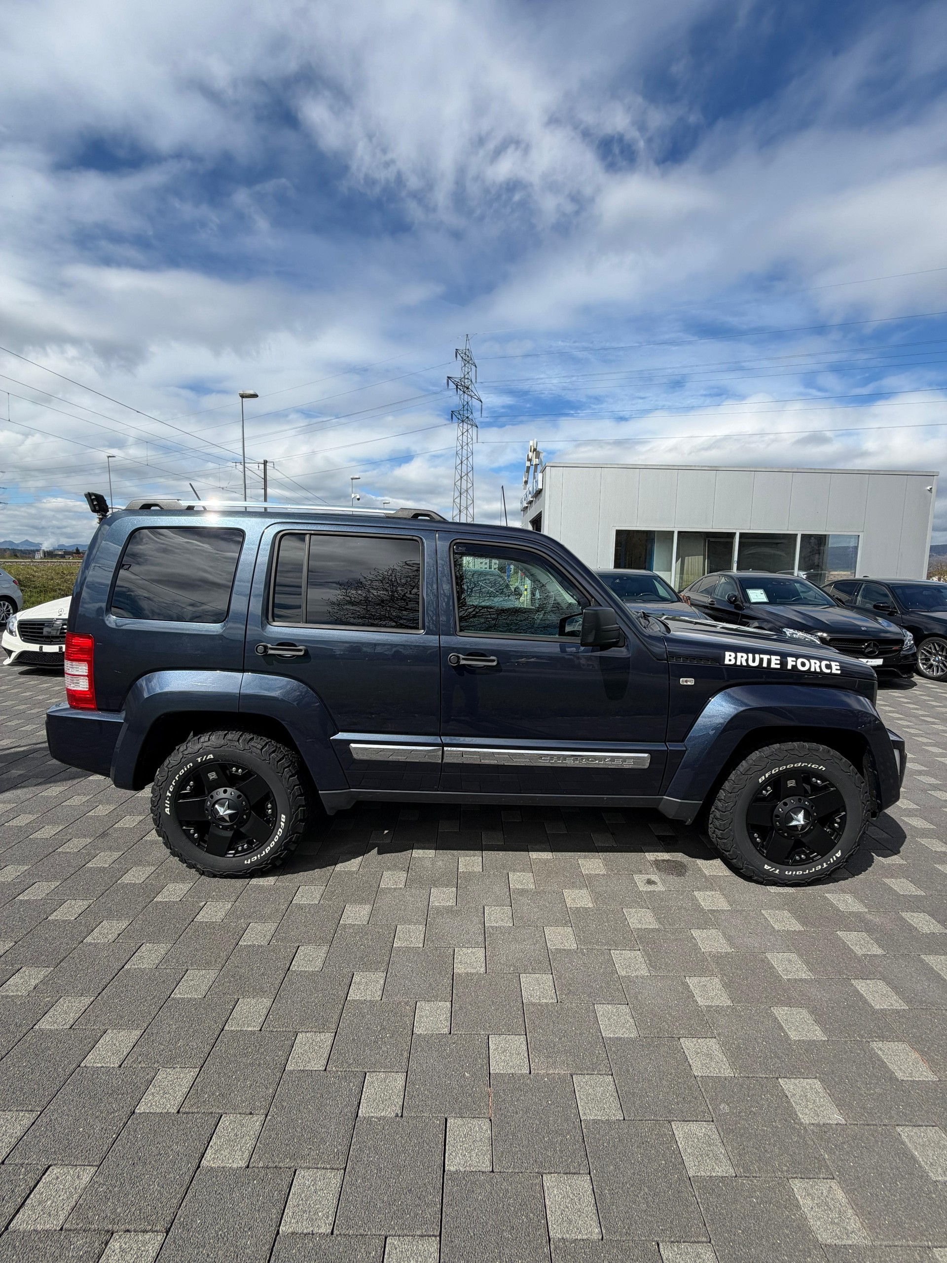 JEEP Cherokee 2.8 CRD Sport-image-5