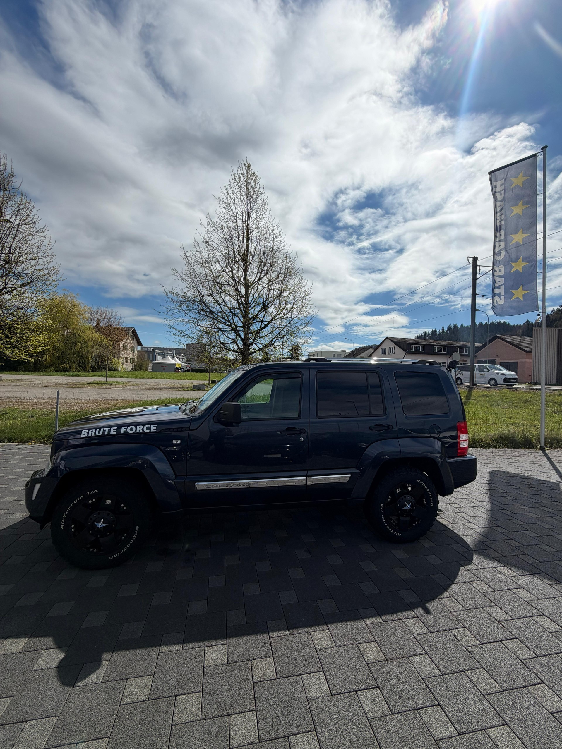 JEEP Cherokee 2.8 CRD Sport-image-1