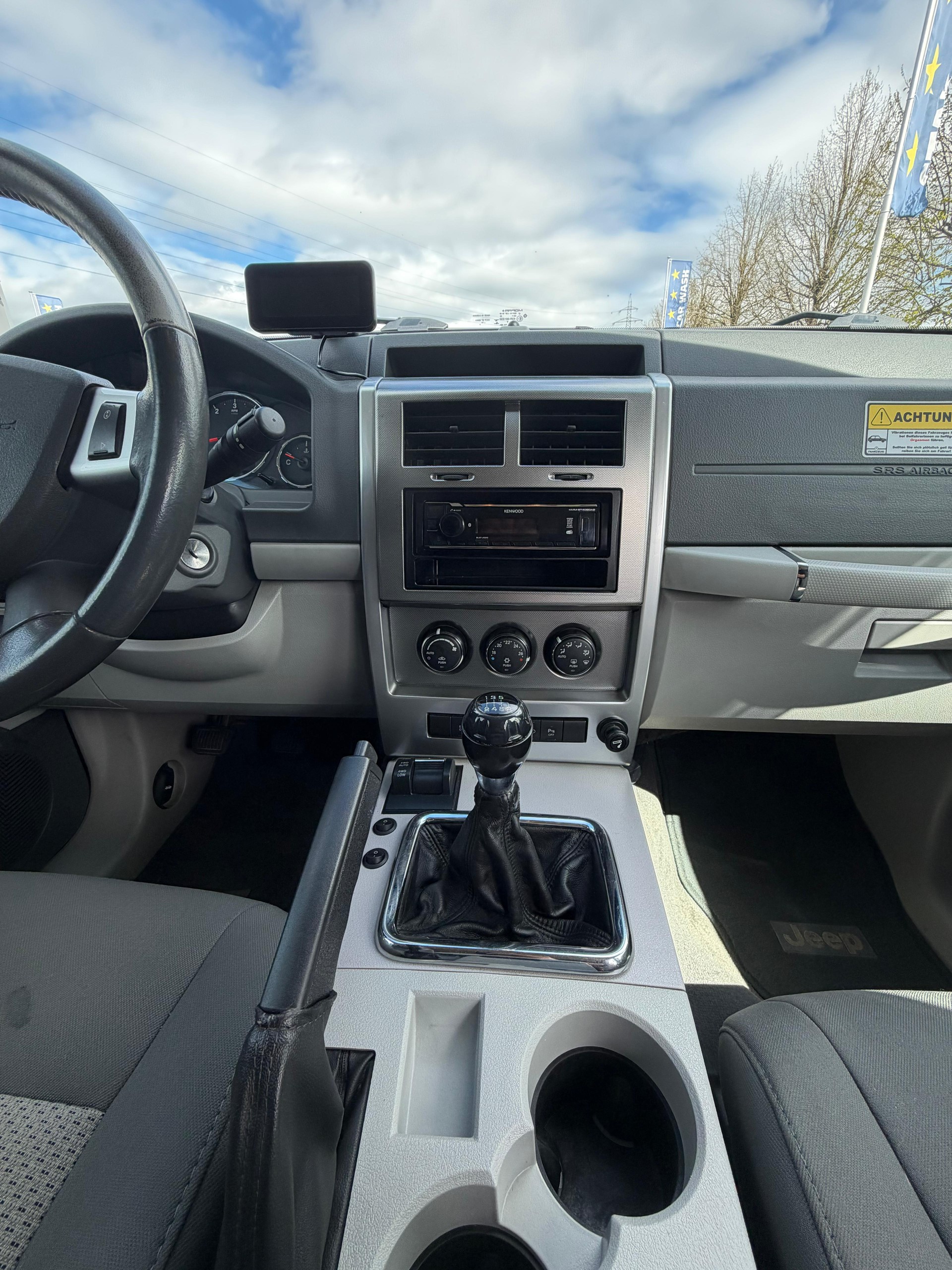 JEEP Cherokee 2.8 CRD Sport-image-15