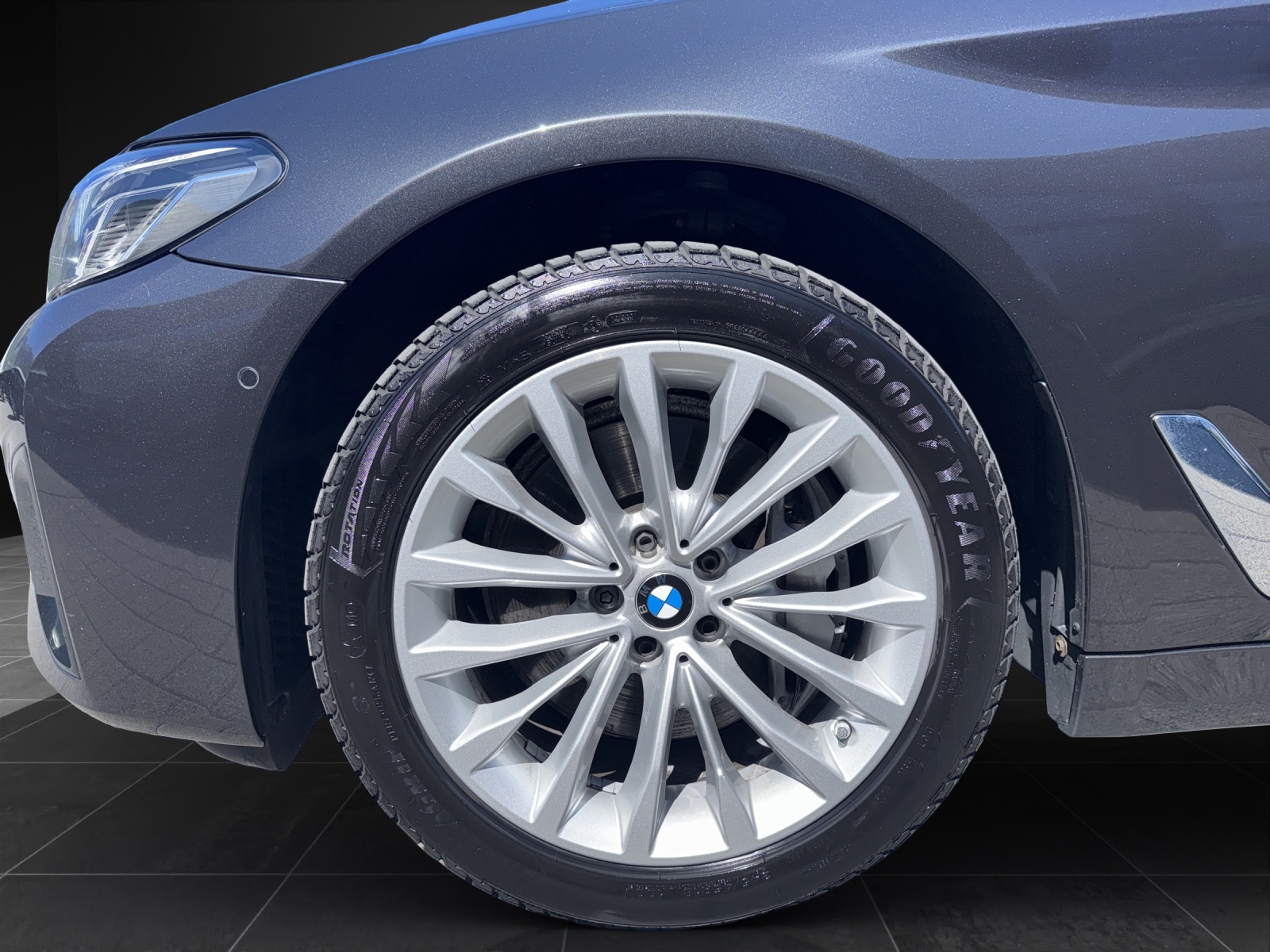 BMW 530d xDrive 48V Touring Steptronic-image-13