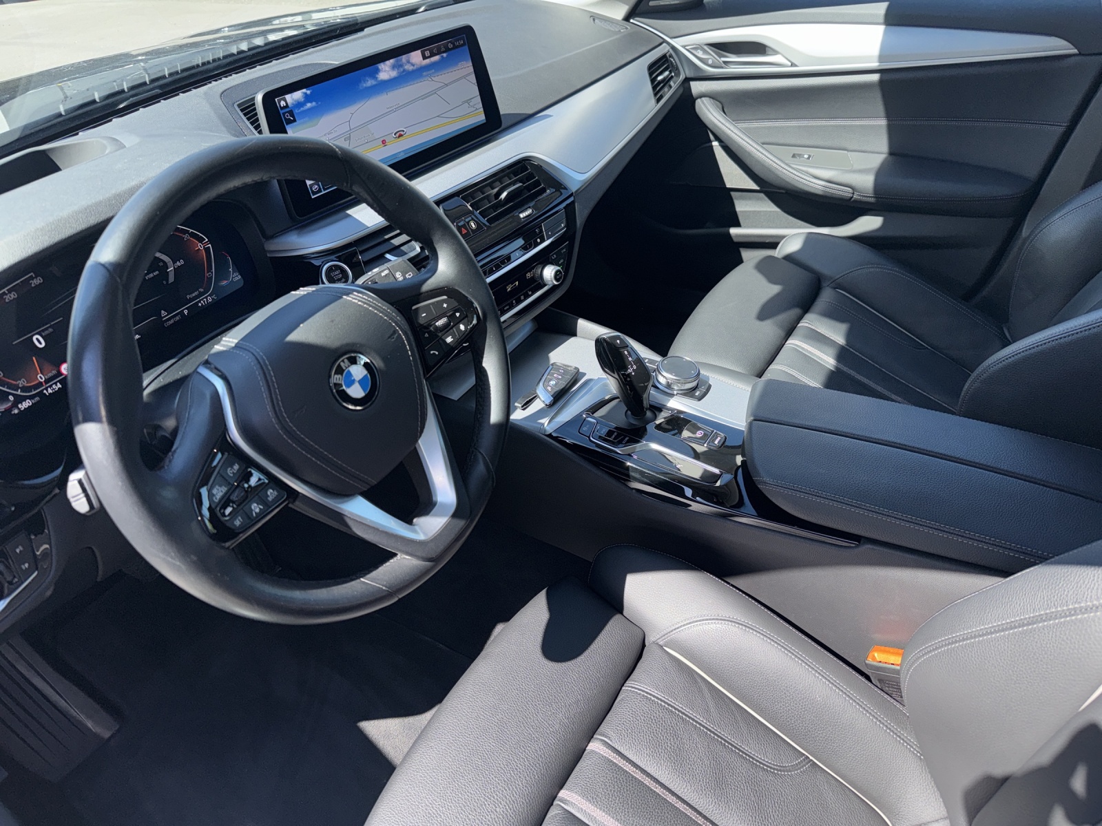 BMW 530d xDrive 48V Touring Steptronic-image-17