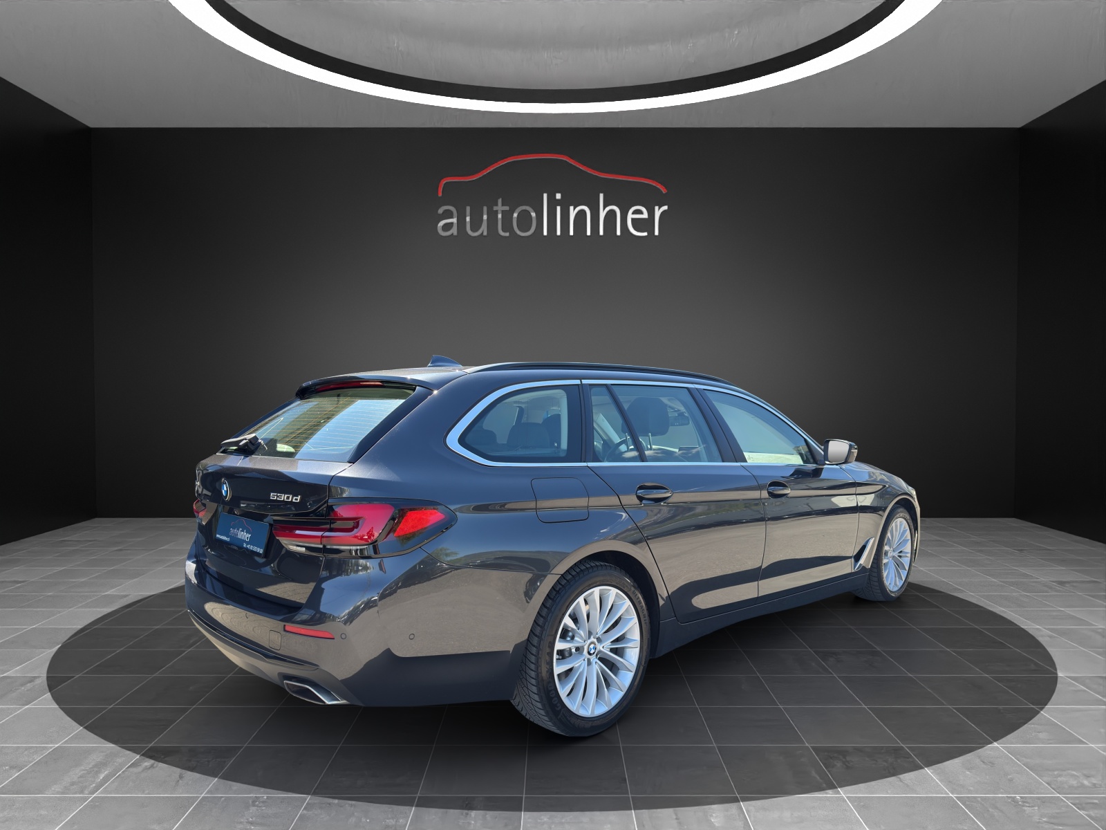 BMW 530d xDrive 48V Touring Steptronic-image-4