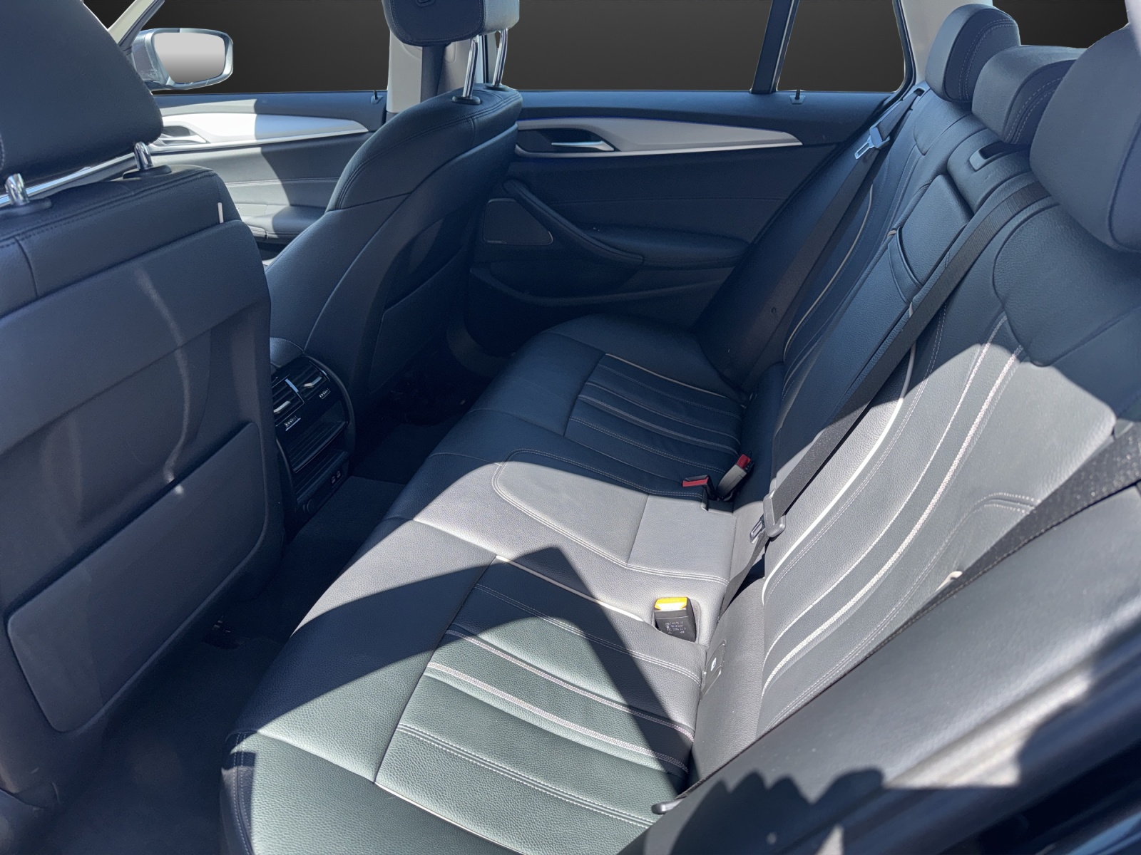 BMW 530d xDrive 48V Touring Steptronic-image-8