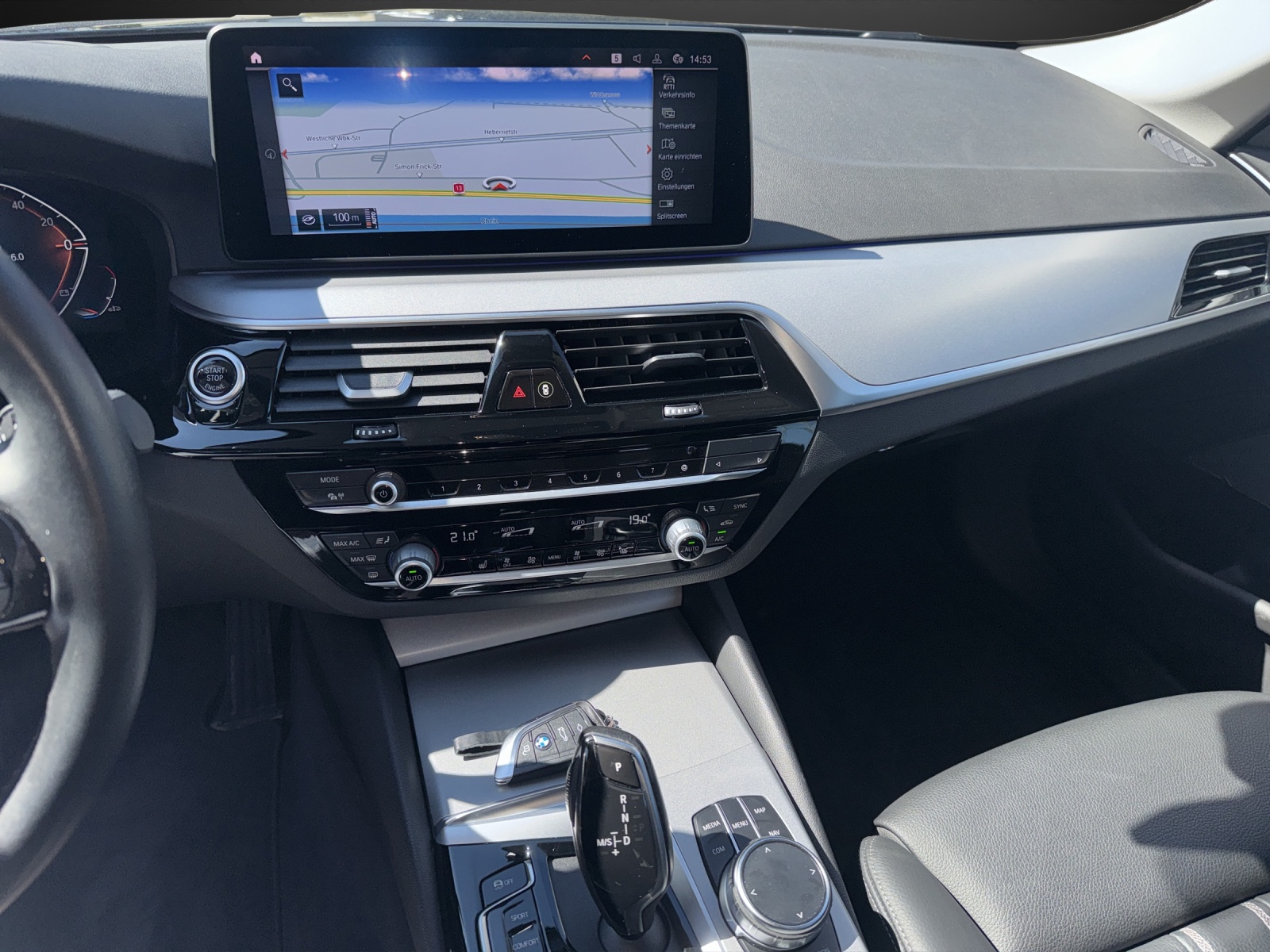 BMW 530d xDrive 48V Touring Steptronic-image-11