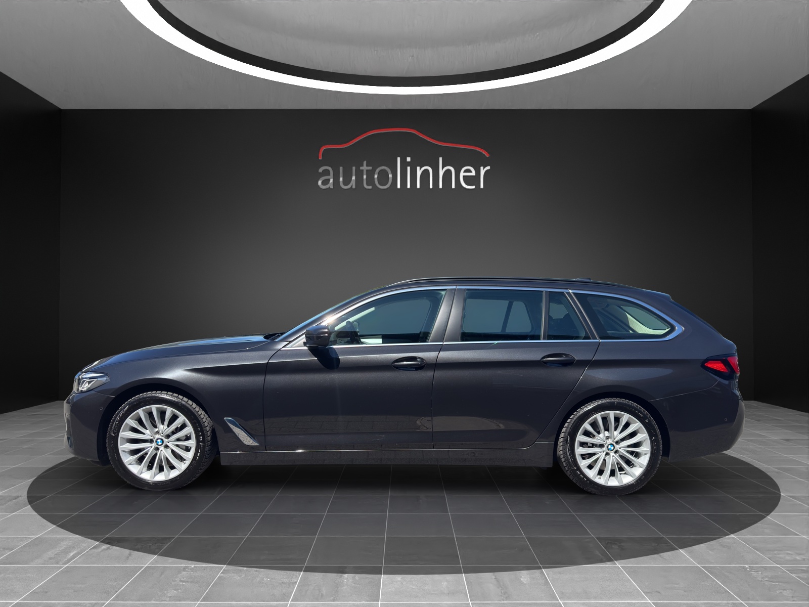 BMW 530d xDrive 48V Touring Steptronic-image-1