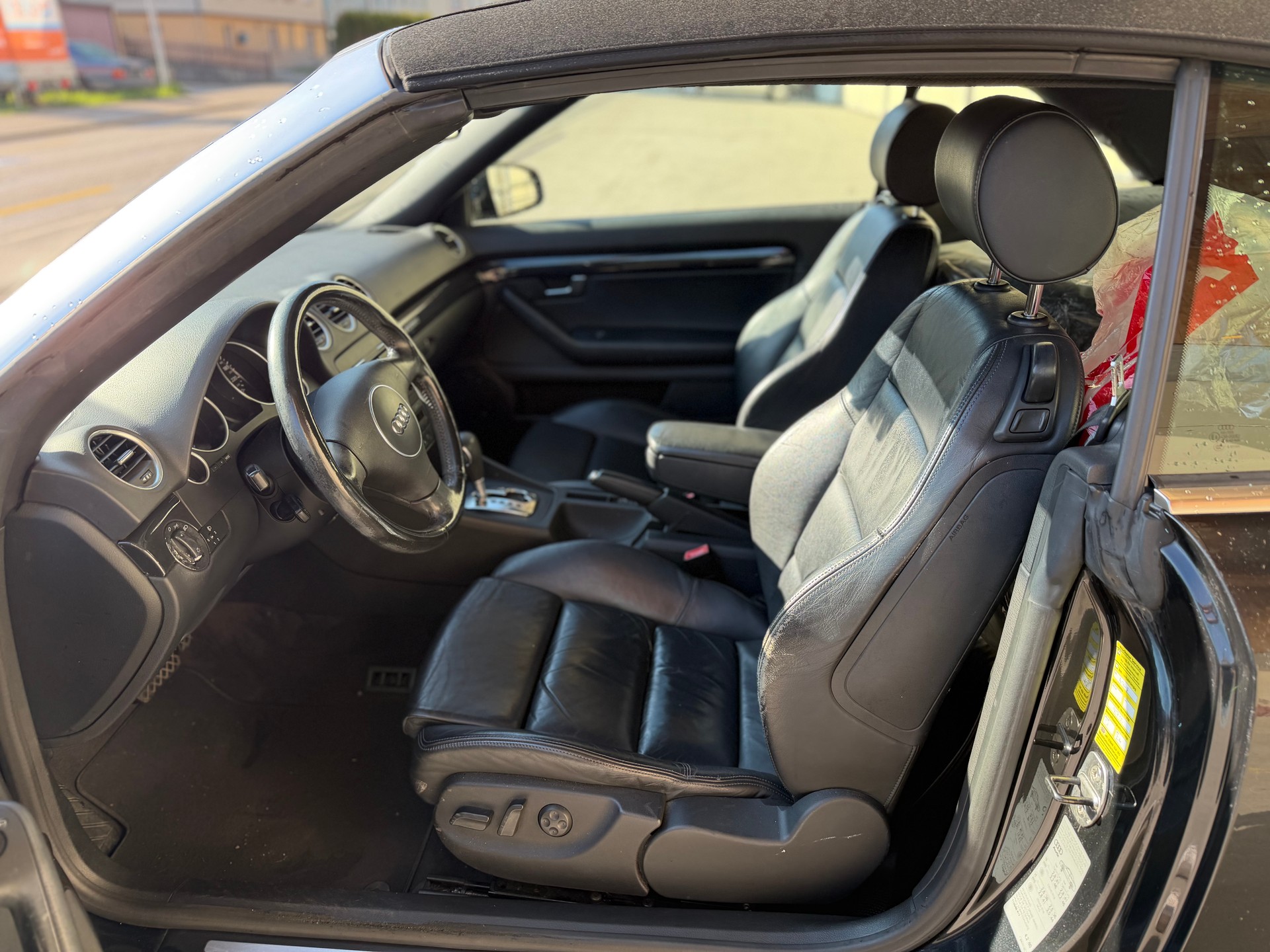 AUDI A4 Cabriolet 3.0 quattro-image-5