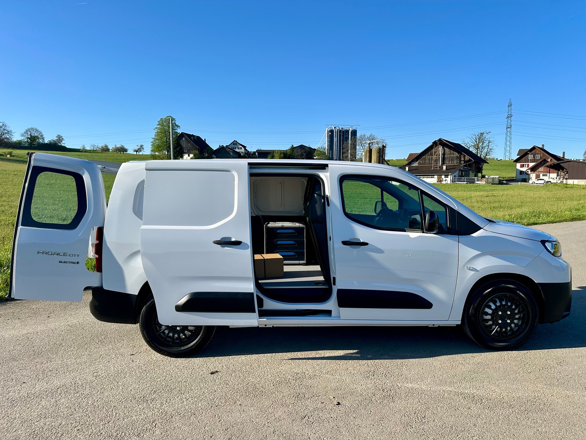 TOYOTA Proace City Van EV 50 kWh Active Long L2-image-2