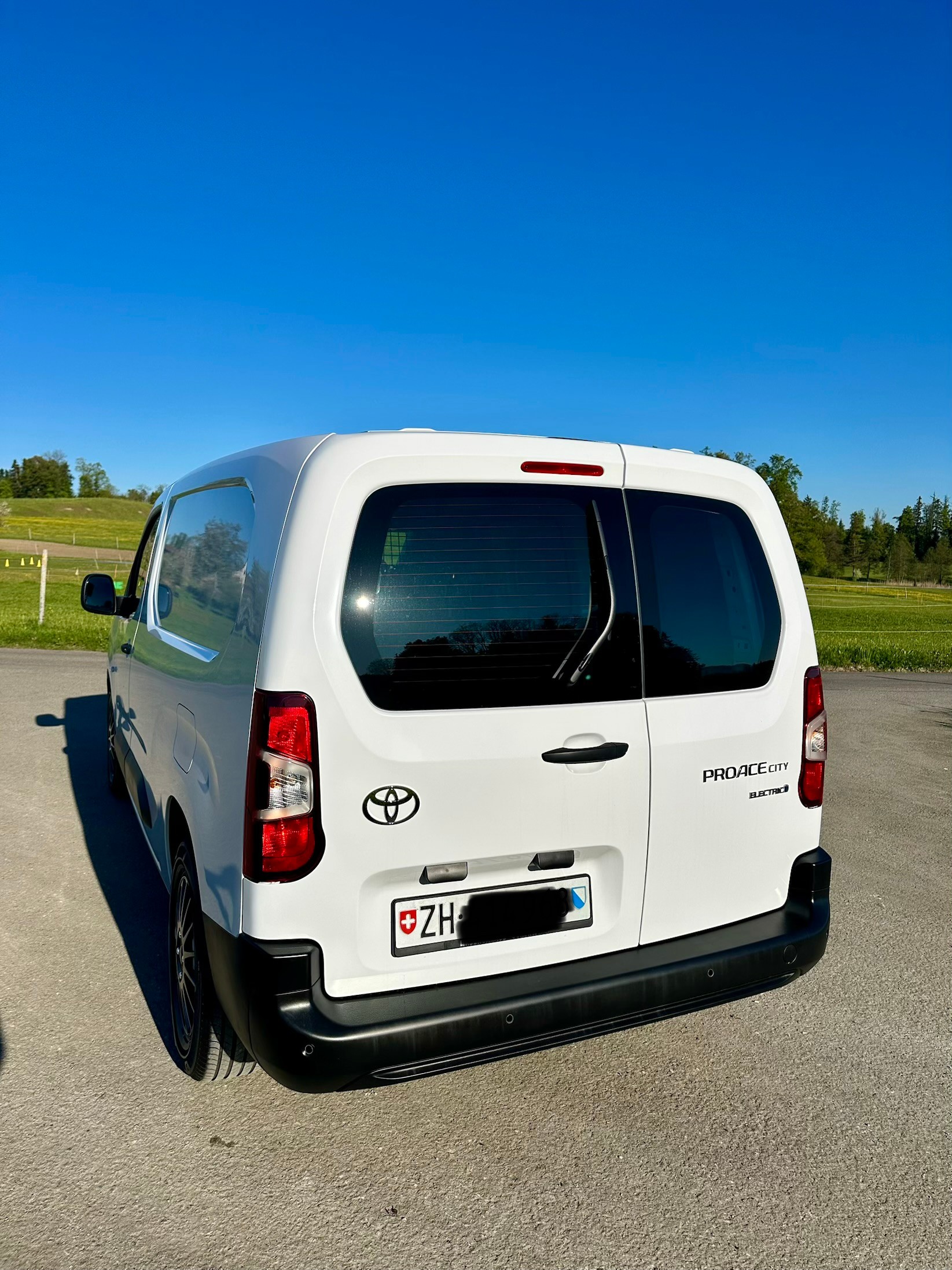 TOYOTA Proace City Van EV 50 kWh Active Long L2-image-6
