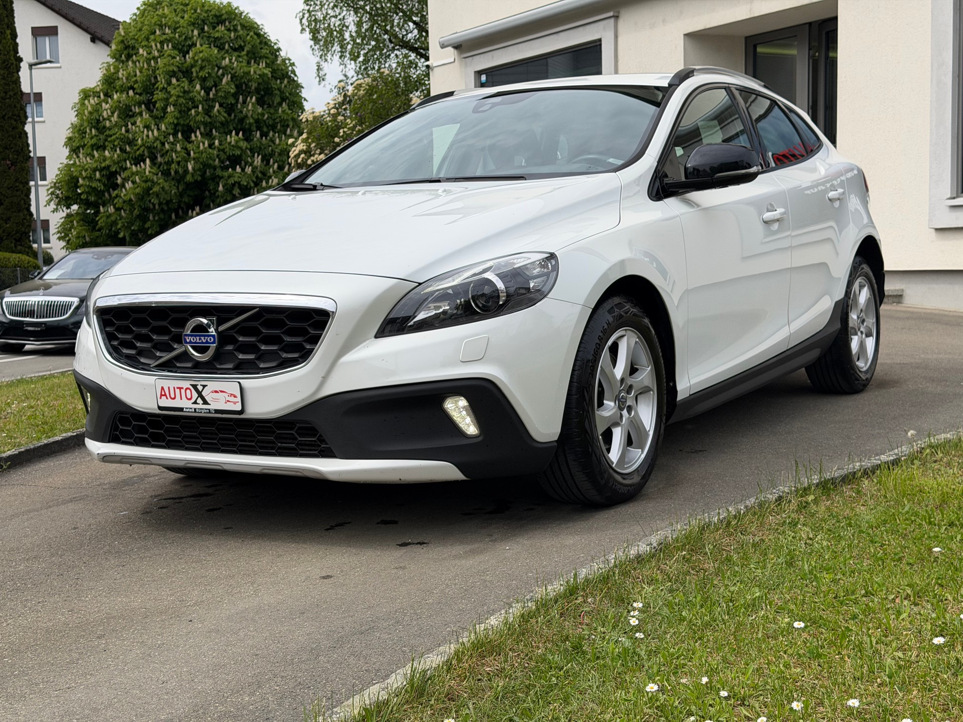 VOLVO V40 Cross Country D2 Summum Powershift-image-1