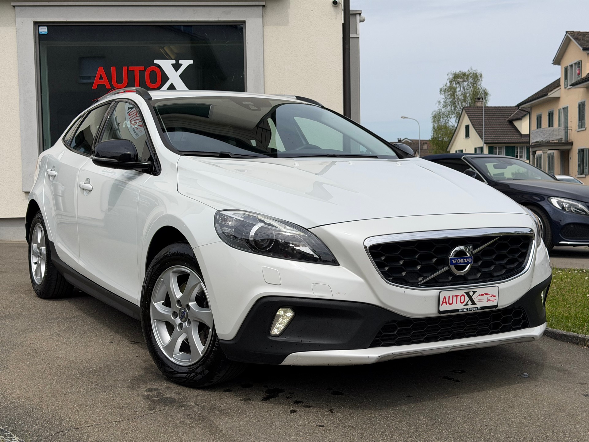 VOLVO V40 Cross Country D2 Summum Powershift-image-0