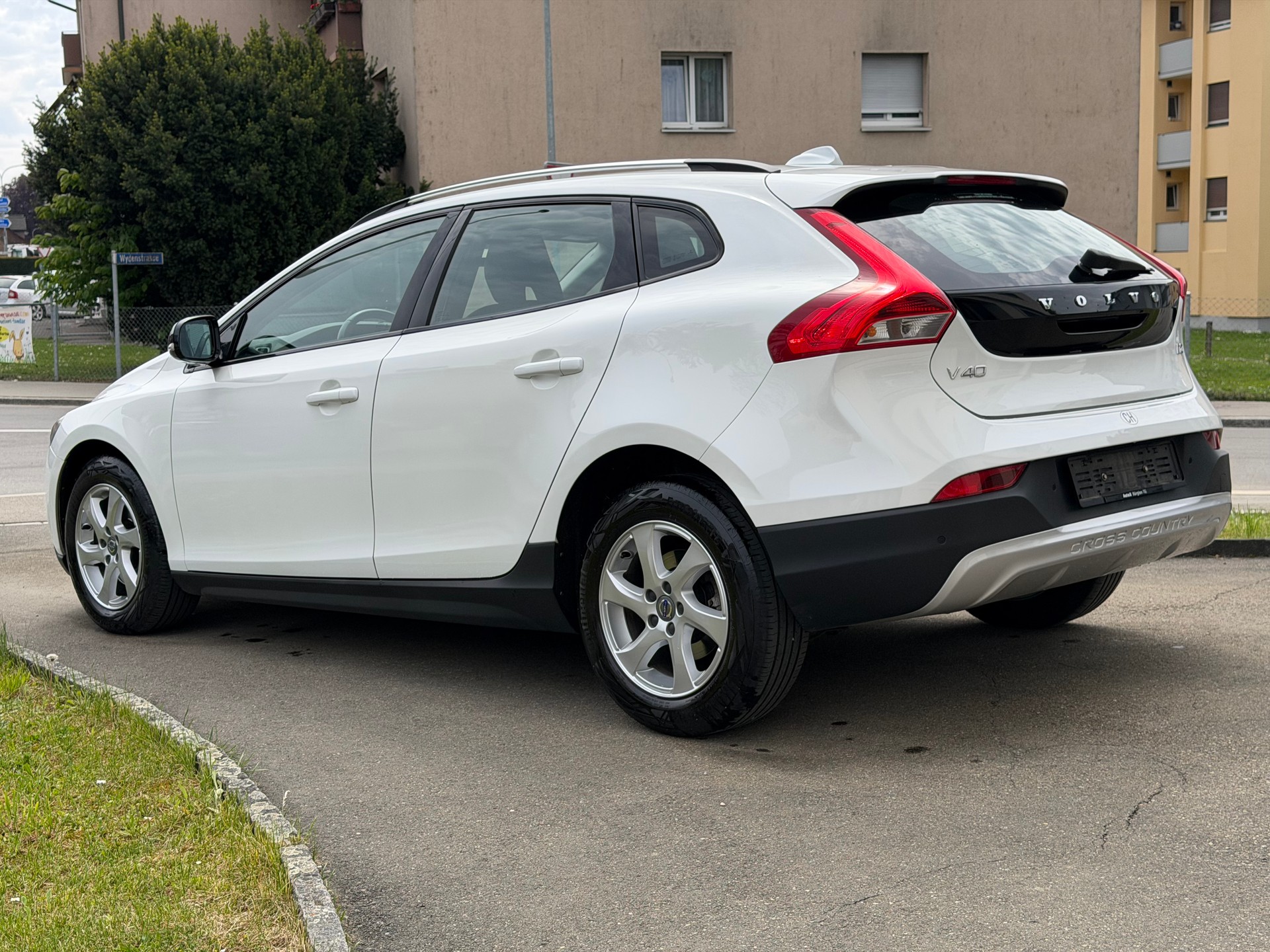 VOLVO V40 Cross Country D2 Summum Powershift-image-5