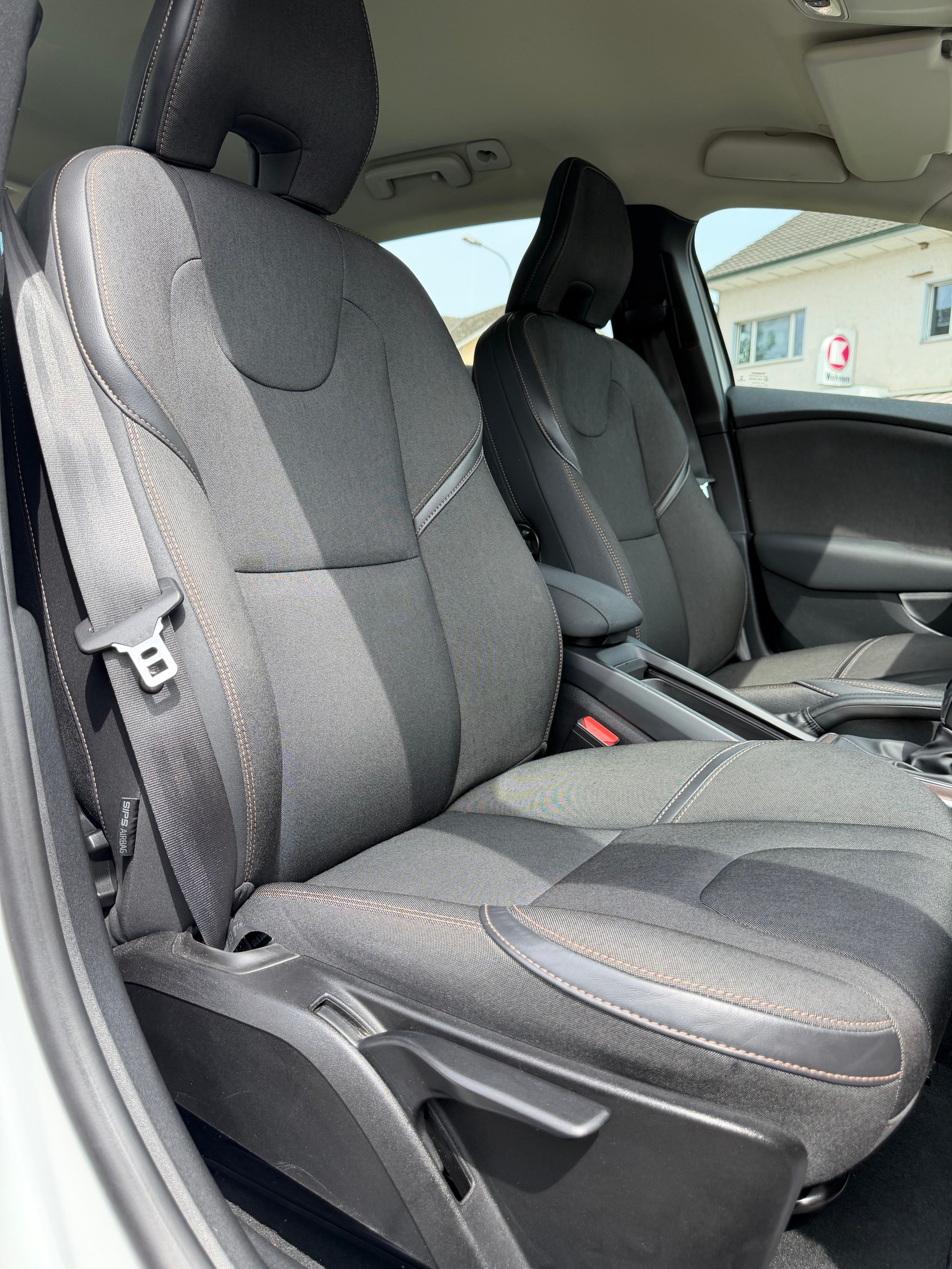 VOLVO V40 Cross Country D2 Summum Powershift-image-9