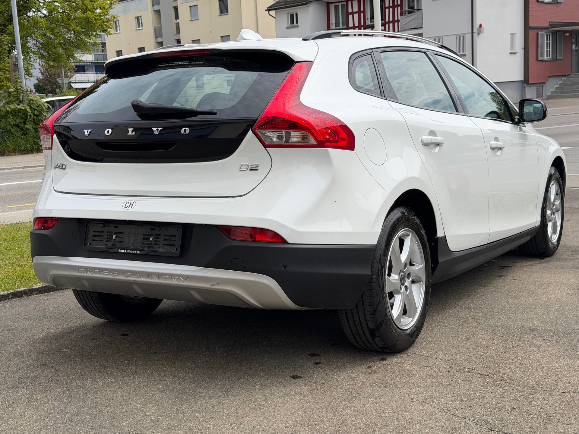 VOLVO V40 Cross Country D2 Summum Powershift-image-4