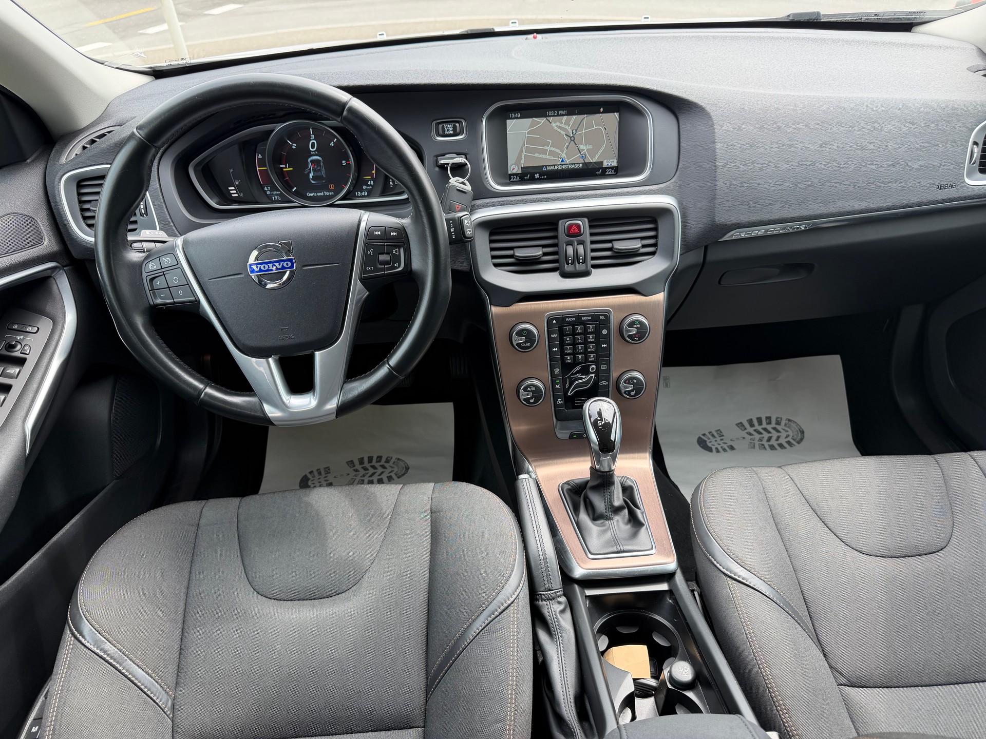 VOLVO V40 Cross Country D2 Summum Powershift-image-7